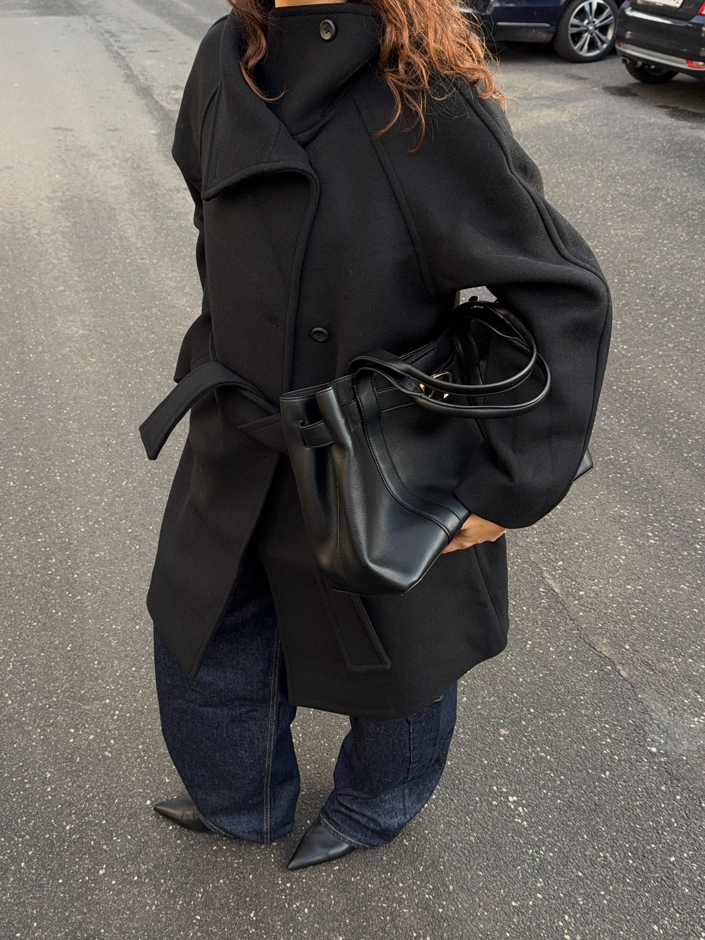 겨울에도 변치 않는 생지 사랑💙
생지 데님 특유의 깊은 색감 덕분에 어떤 옷에도 조화로워👖✨ 이미지4