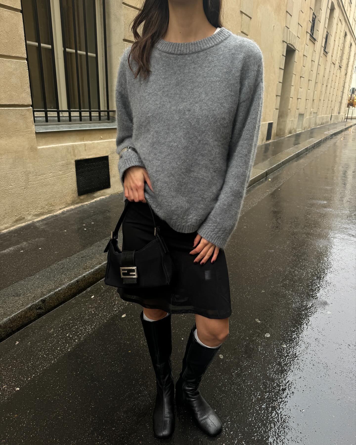 룩의 분위기를 책임질 롱부츠👢
자유롭게 룩을 완성할 수 있는 롱부츠의 각양각색 스타일🖤✨ 이미지1