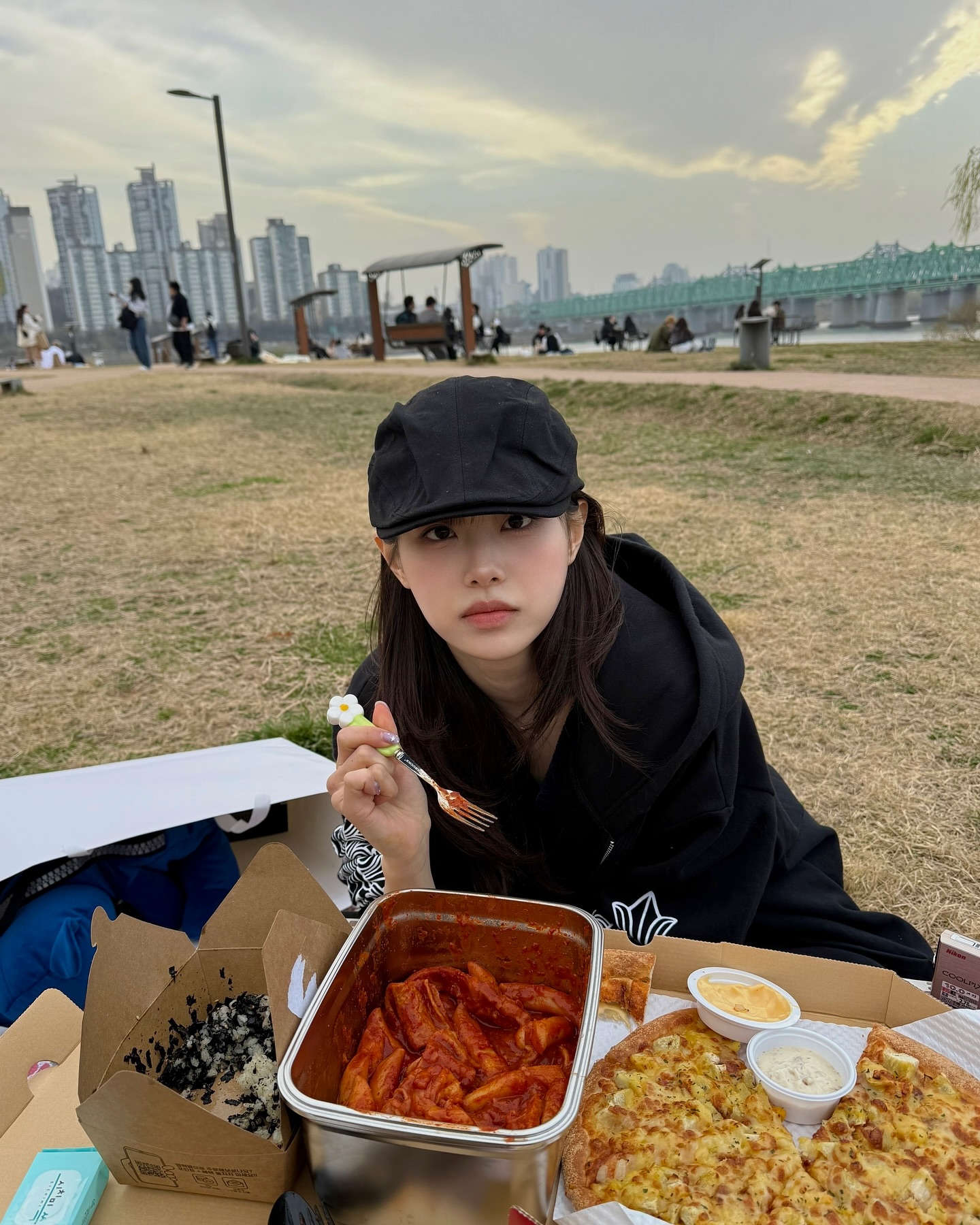 겨울 아우터에 딱 맞는 후디🤍
코트나 퍼자켓 안에 입기 좋은 후드로 데일리 코디하기 🧸✨ 이미지5