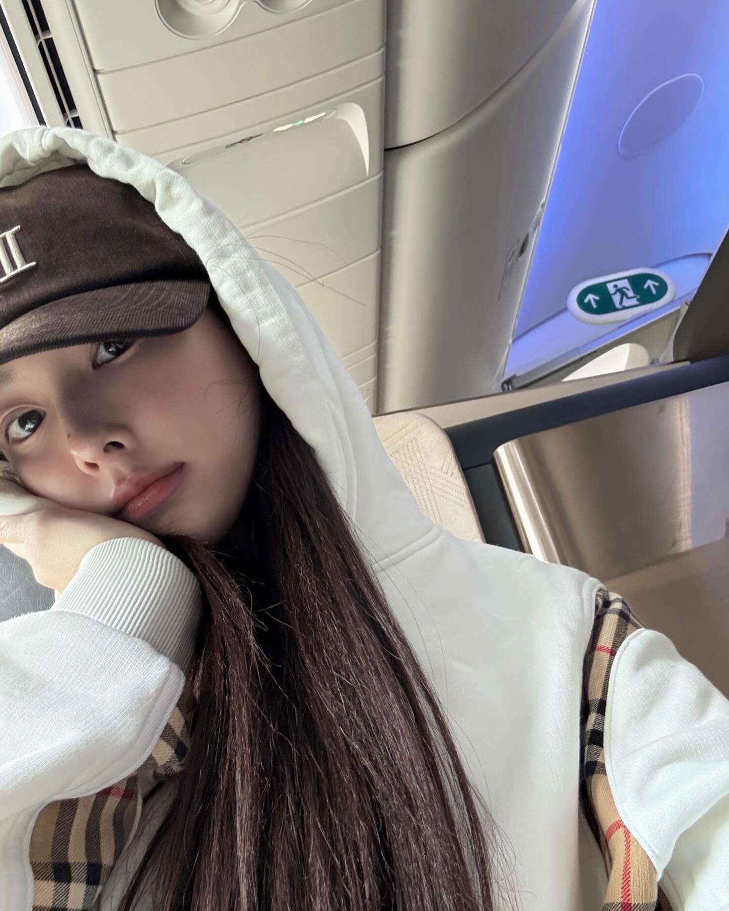 겨울 아우터에 딱 맞는 후디🤍
코트나 퍼자켓 안에 입기 좋은 후드로 데일리 코디하기 🧸✨ 이미지3