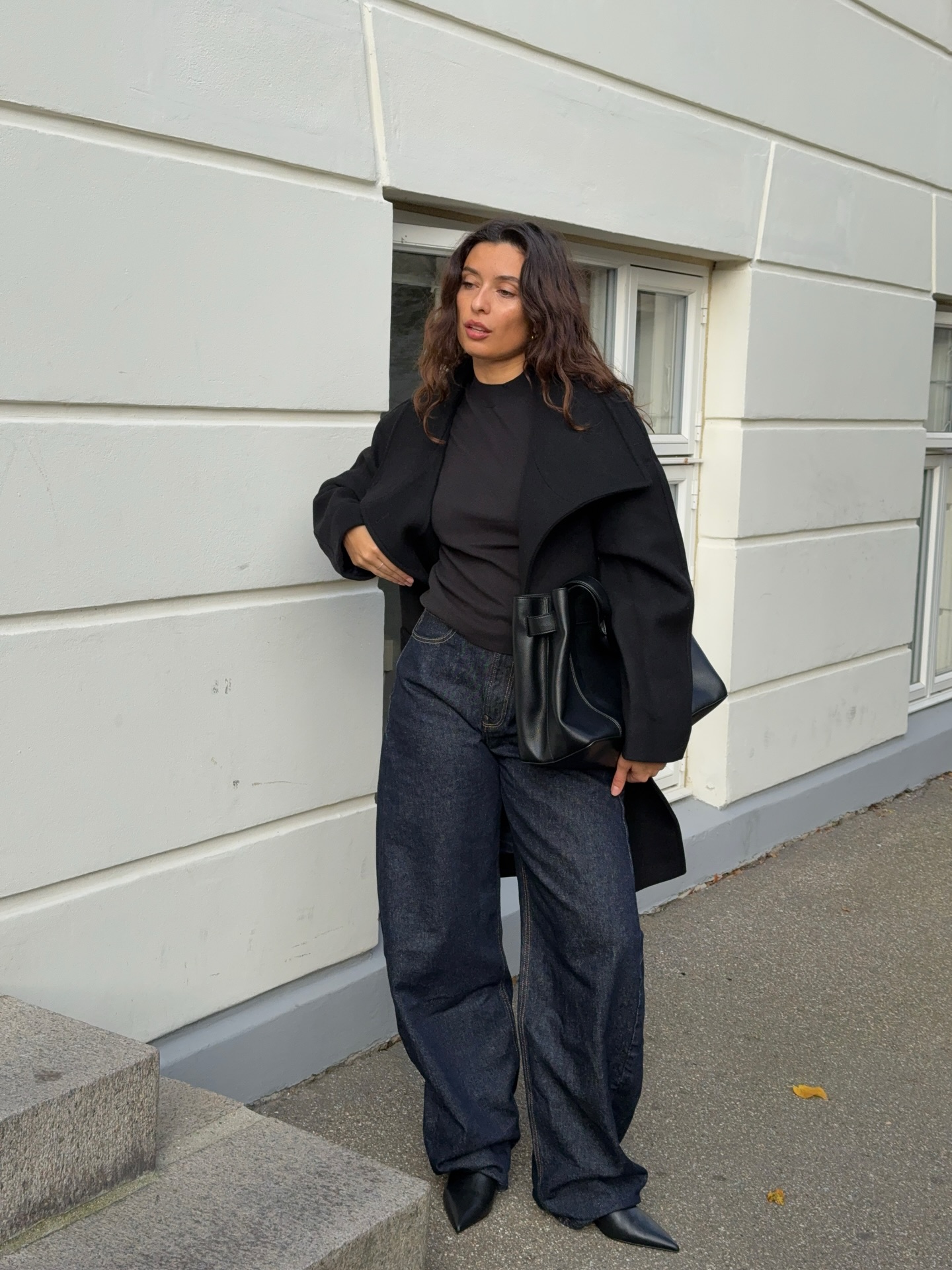 겨울에도 변치 않는 생지 사랑💙
생지 데님 특유의 깊은 색감 덕분에 어떤 옷에도 조화로워👖✨ 이미지5