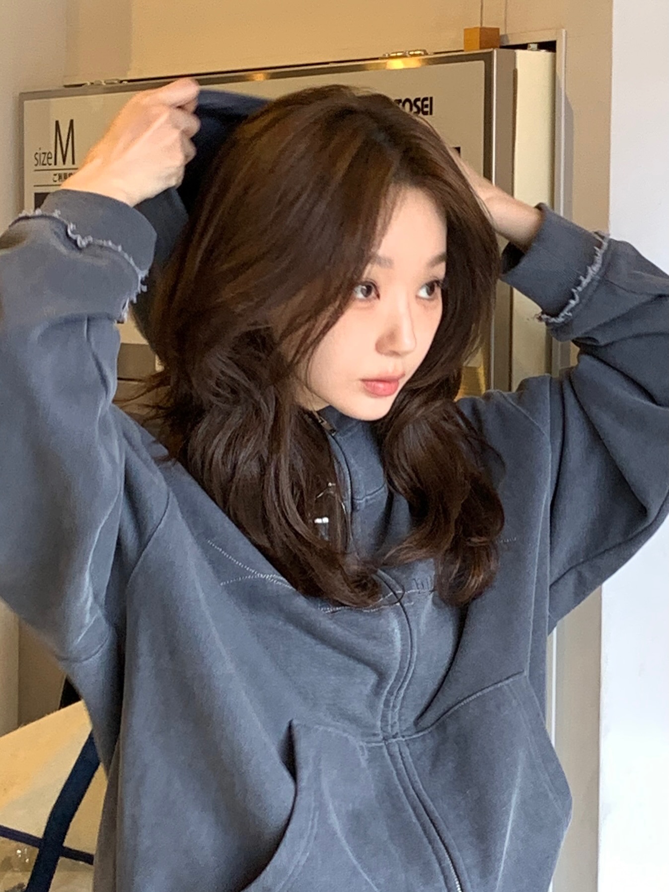 겨울 아우터에 딱 맞는 후디🤍
코트나 퍼자켓 안에 입기 좋은 후드로 데일리 코디하기 🧸✨ 이미지