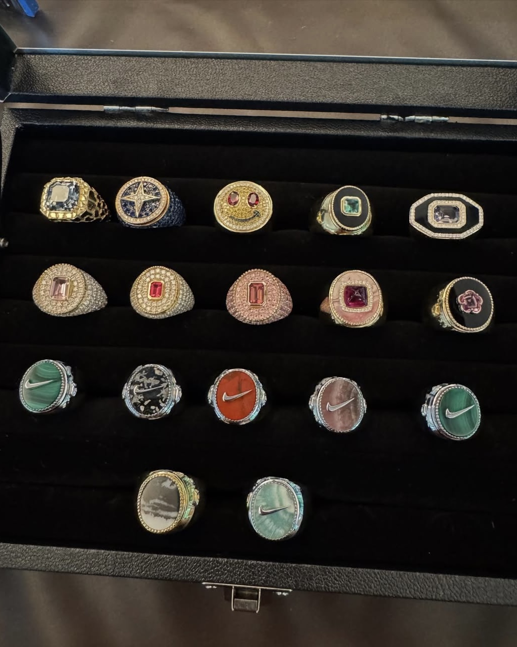 천연석에 새긴 스우시 반지💍 이미지1