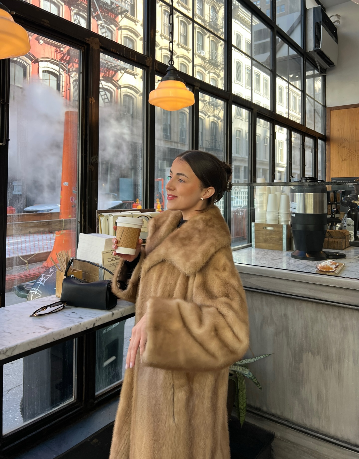 오늘 같이 추운 날엔 퍼자켓🧸
포근한 두께감으로 한파에도 따뜻하고 분위기는 고급스럽게✨ 이미지6