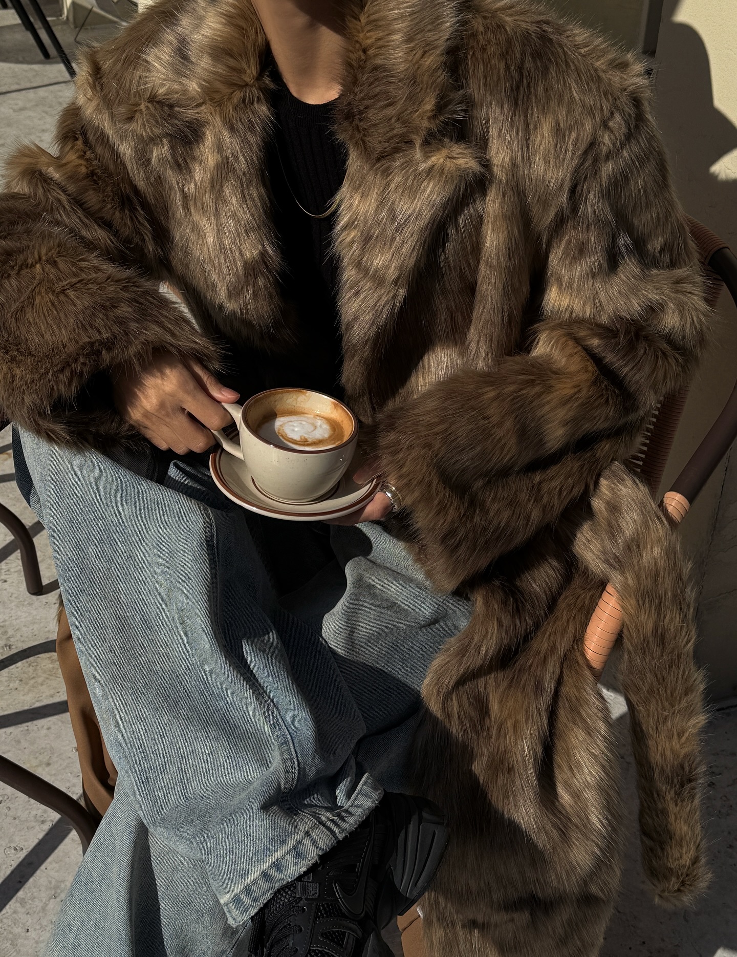 오늘 같이 추운 날엔 퍼자켓🧸
포근한 두께감으로 한파에도 따뜻하고 분위기는 고급스럽게✨ 이미지5