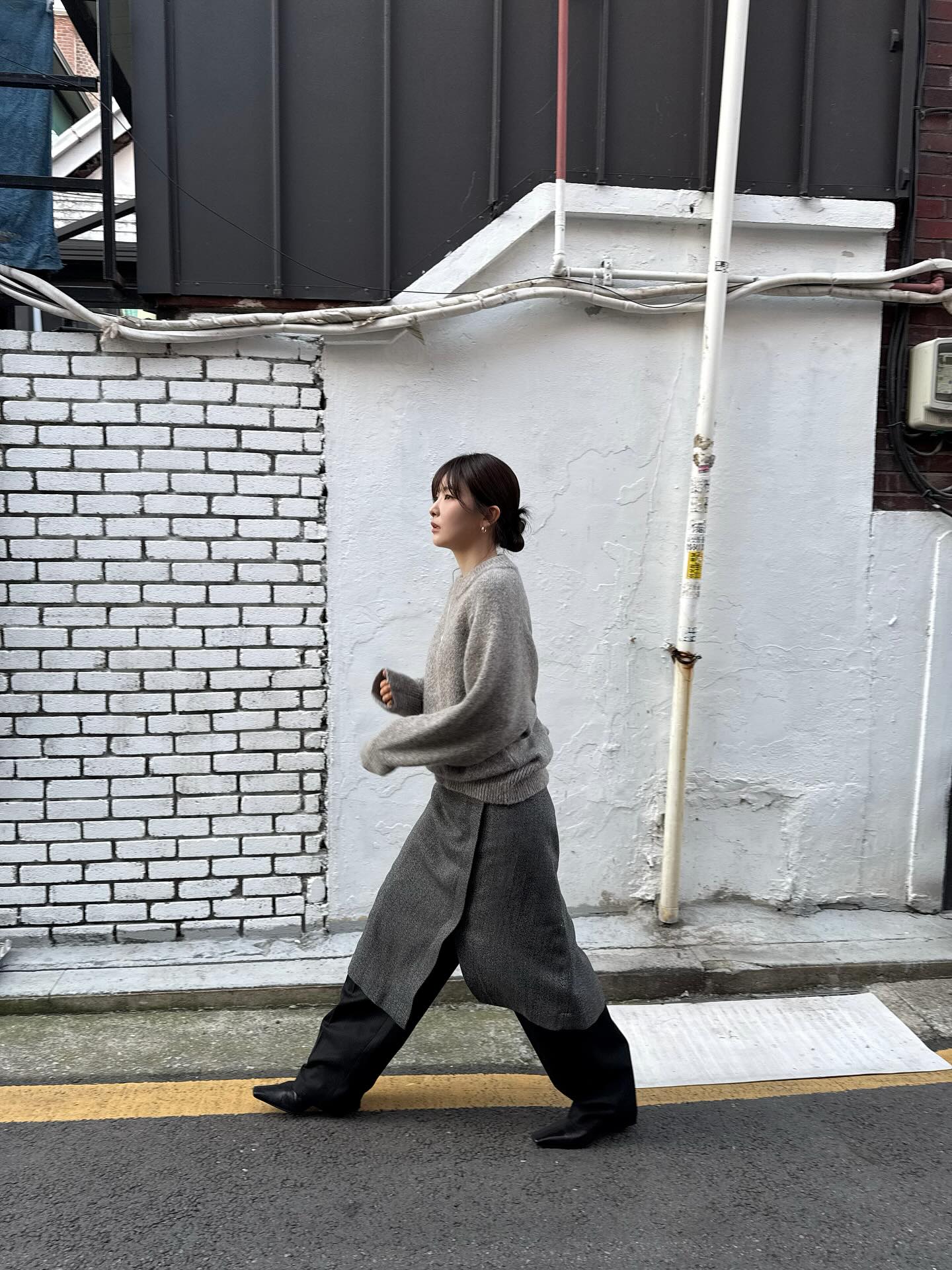 겨울에 스커트 입고 싶은 날엔🖤
팬츠랑 레이어드해 따뜻하게 완성하는 스칸트 코디✨ 이미지5