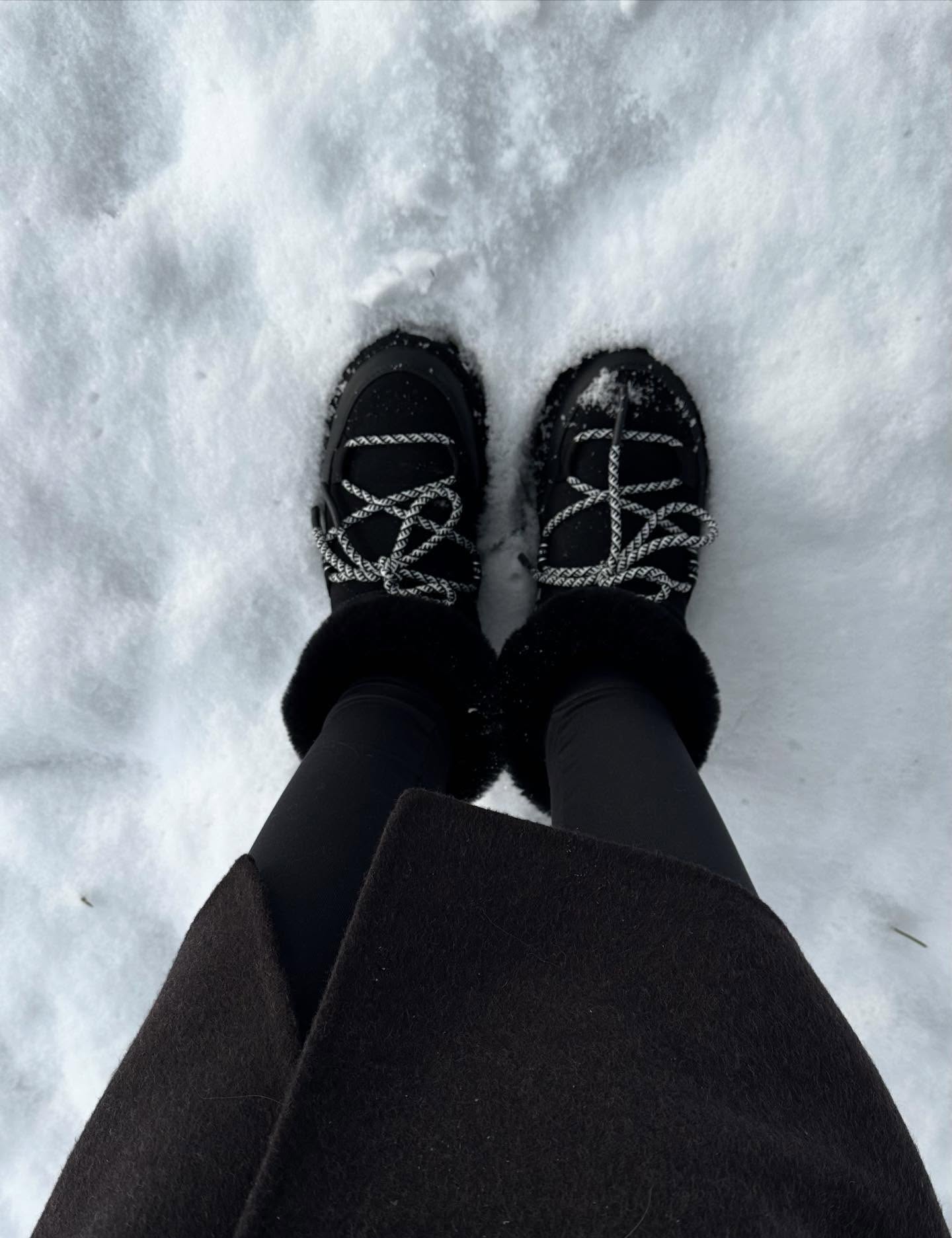 눈 오는 날엔 패딩부츠❄️
패딩부츠보다 따뜻한 신발이 있을까?☃️🤍 이미지6