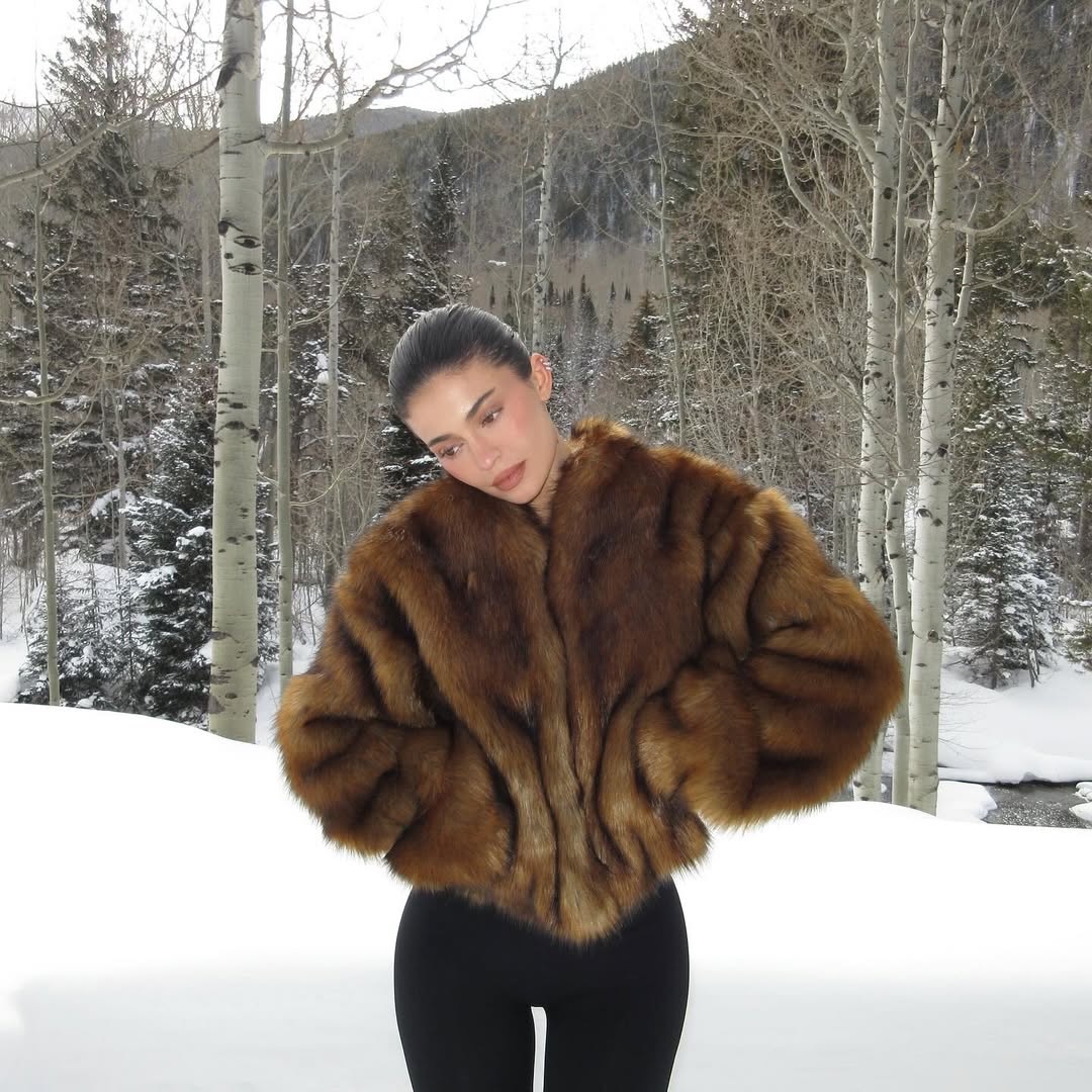 오늘 같이 추운 날엔 퍼자켓🧸
포근한 두께감으로 한파에도 따뜻하고 분위기는 고급스럽게✨ 이미지2