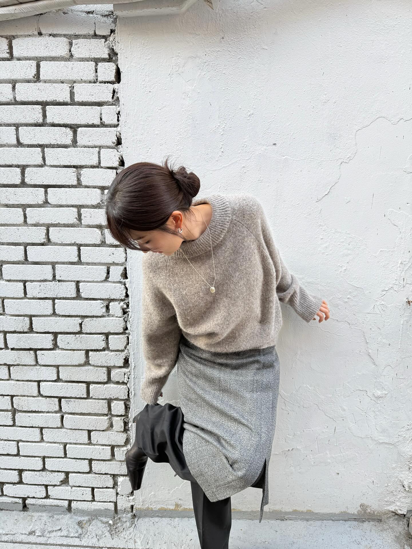 겨울에 스커트 입고 싶은 날엔🖤
팬츠랑 레이어드해 따뜻하게 완성하는 스칸트 코디✨ 이미지3