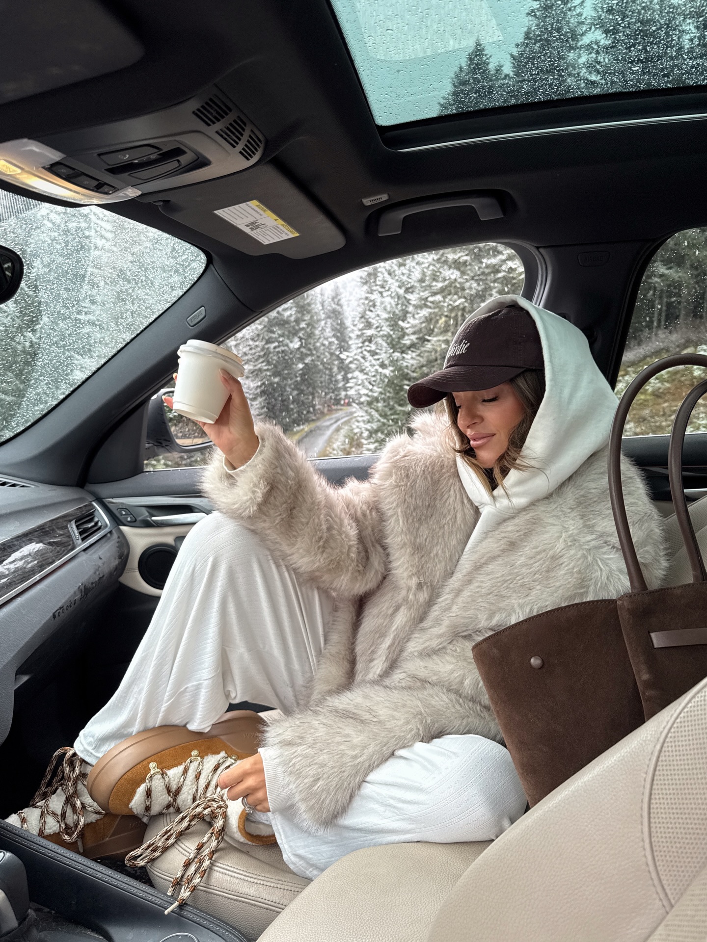 편한데 따뜻하기까지 한 후드🩶
한파에도 든든하게 받쳐주는 겨울 기본템🐻✨ 이미지7