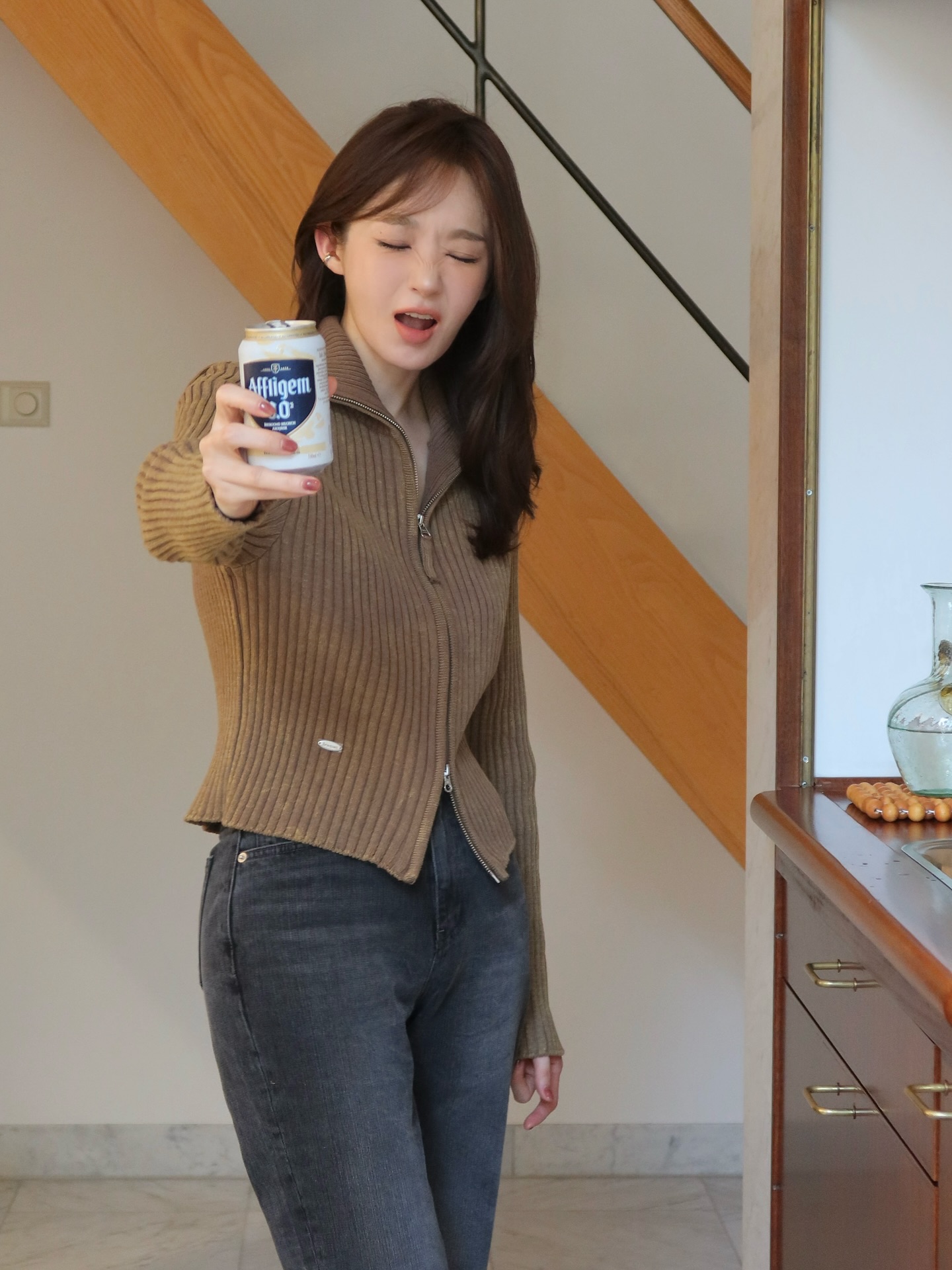 12월 네일 뭐할까?🎁
연말무드 낭낭한 원톤 네일로 분위기 전환하기✨ 이미지2