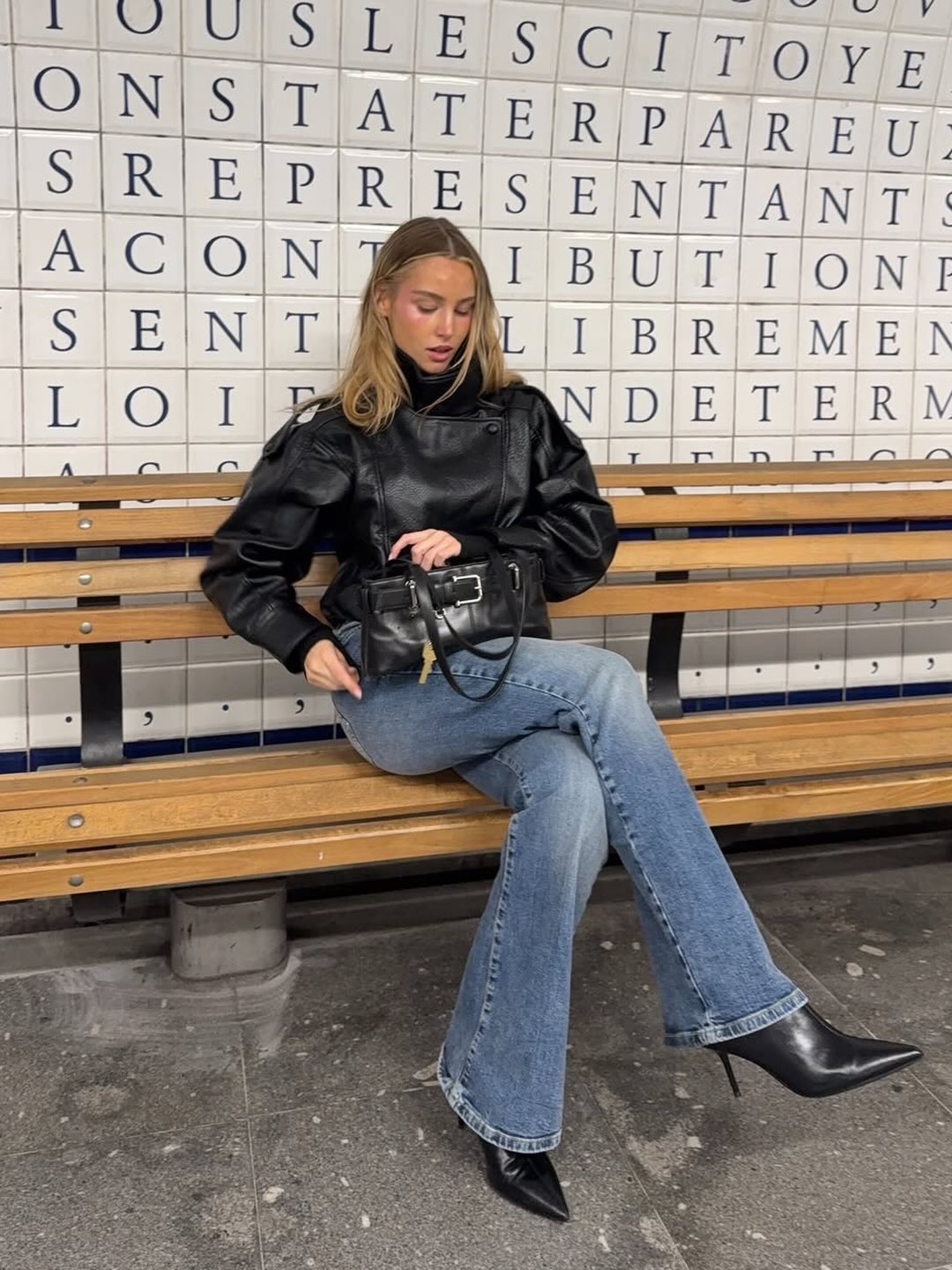 다리 길어 보이는 부츠컷🩵
라인은 예쁘게 잡아주고 실루엣은 더 슬림하게🪄✨ 이미지3