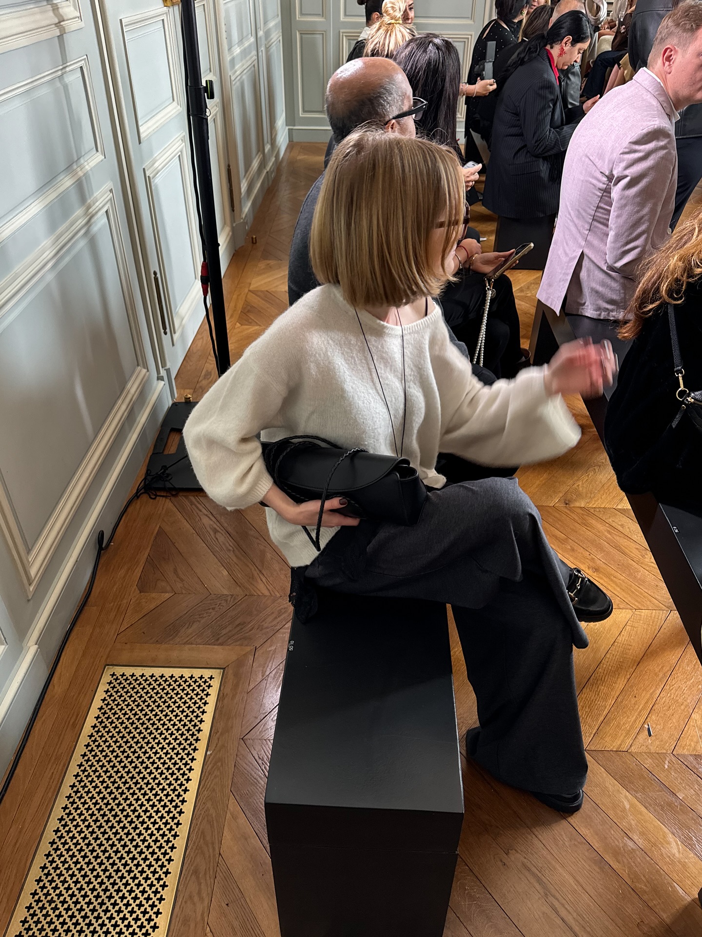 겨울 무드 200% 채우는 앙고라🧶
겨울룩 고급스러움을 느끼고 싶다면 앙고라 니트 추가해봐🤍🐑 이미지2