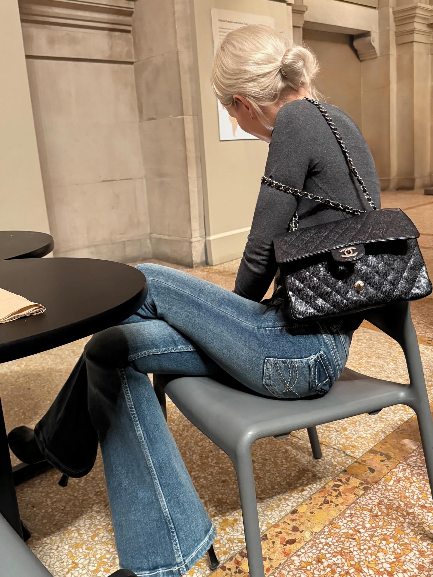 다리 길어 보이는 부츠컷🩵
라인은 예쁘게 잡아주고 실루엣은 더 슬림하게🪄✨ 이미지