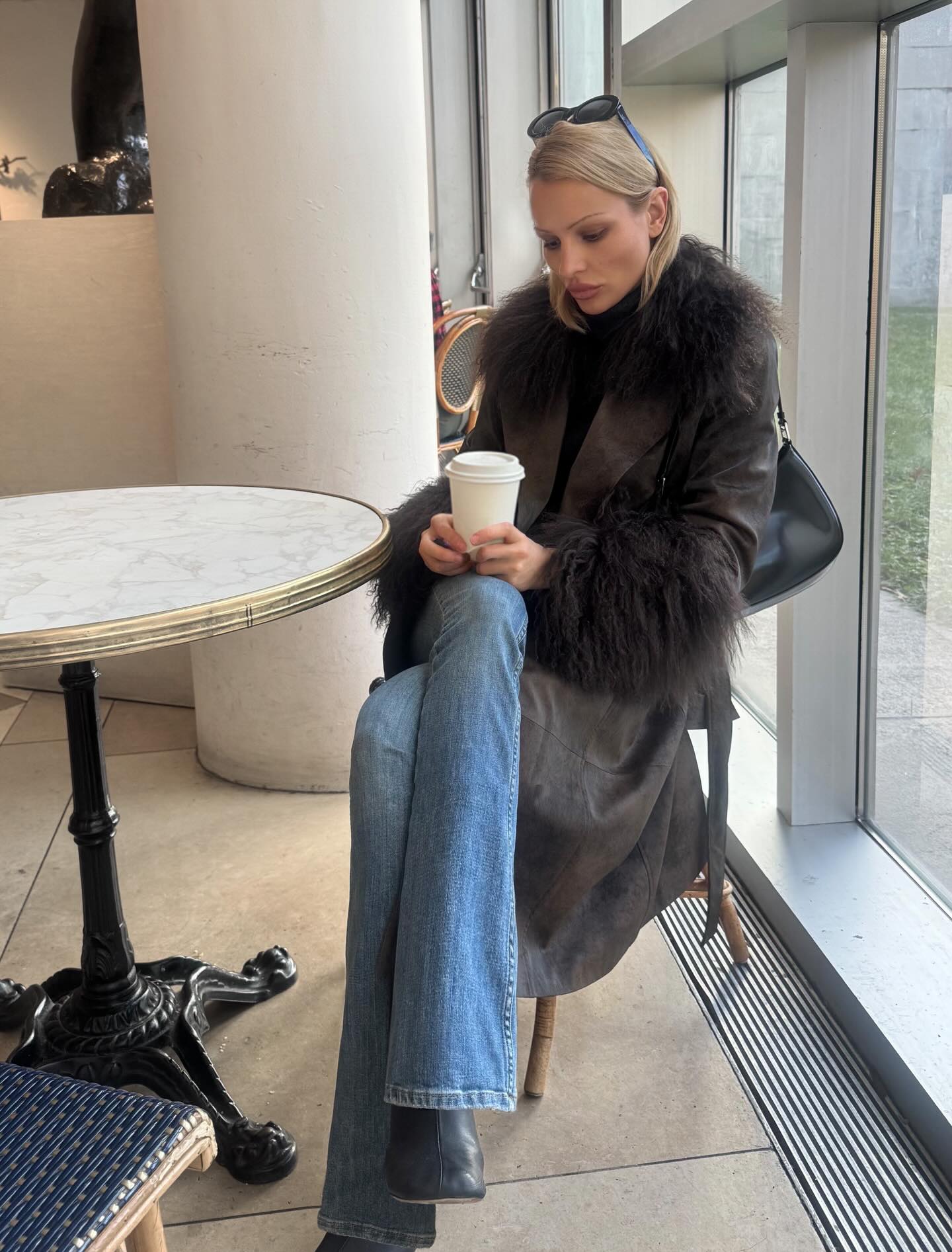 다리 길어 보이는 부츠컷🩵
라인은 예쁘게 잡아주고 실루엣은 더 슬림하게🪄✨ 이미지4