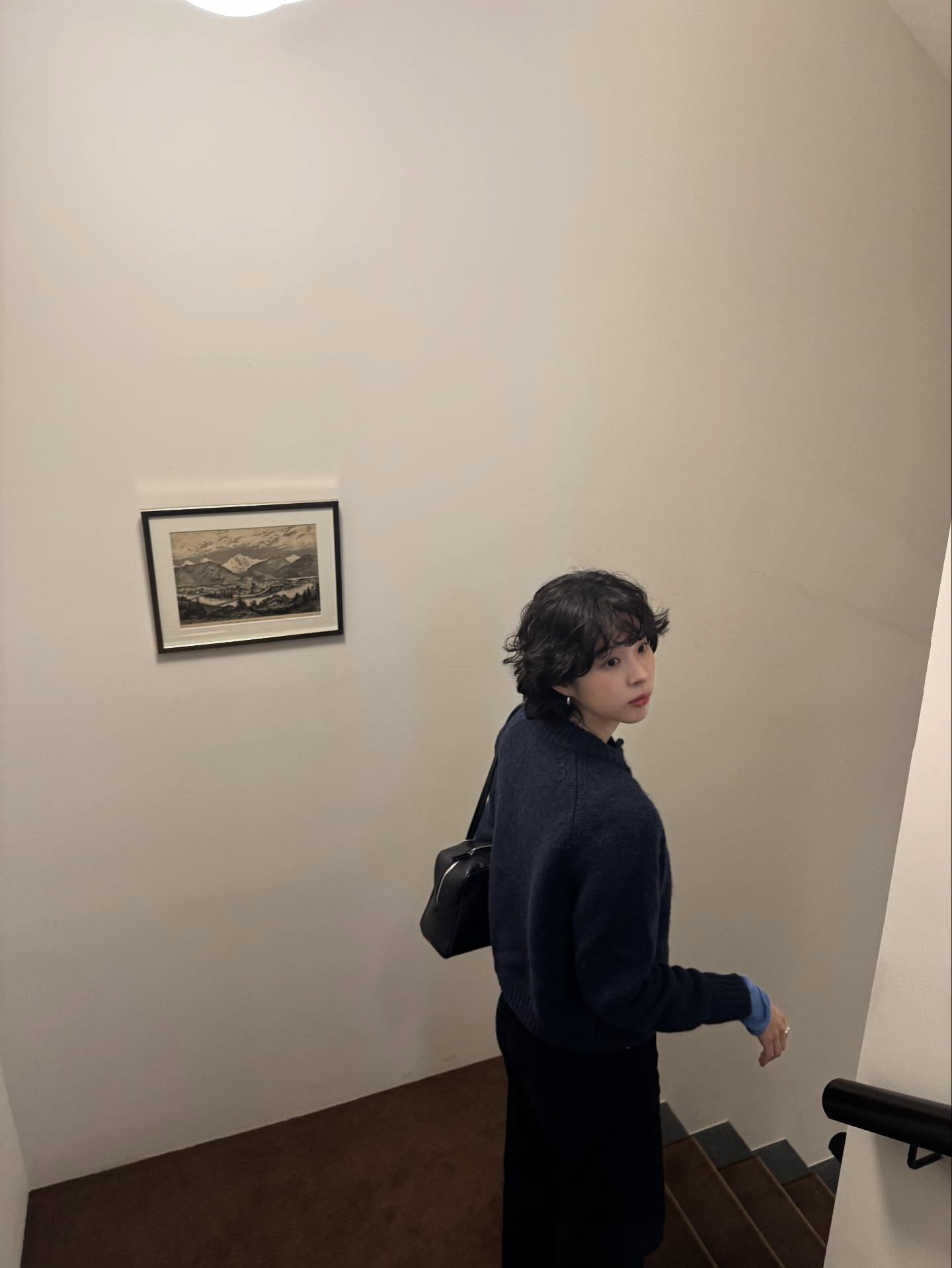 겨울 이너 레이어링은 가디건이지🧶
가디건 한 겹만 더해줘도 깔끔하고, 가볍게 입어도 든든해요🤍🖤 이미지3