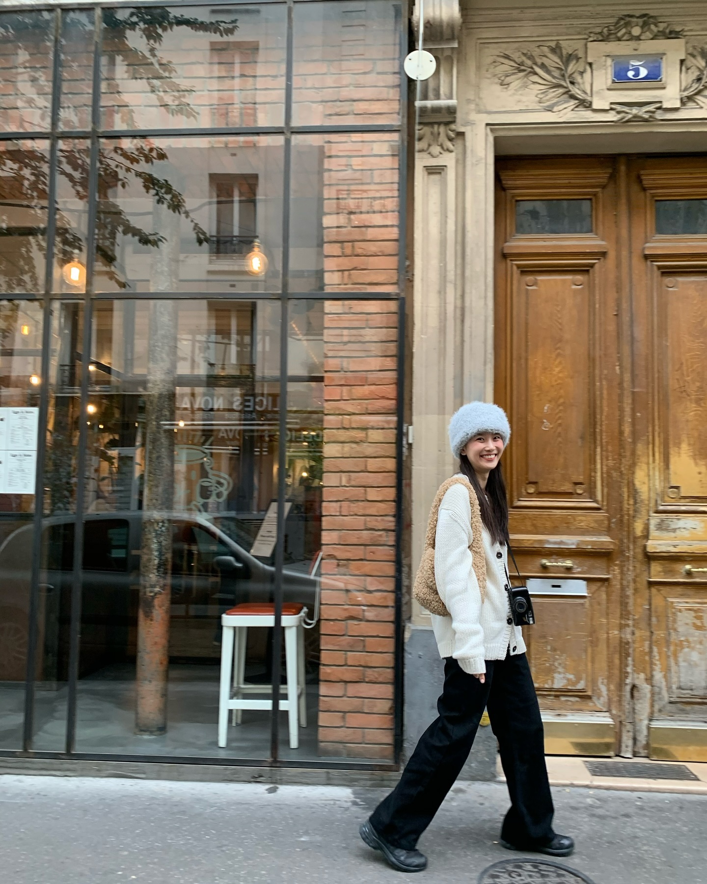 겨울 이너 레이어링은 가디건이지🧶
가디건 한 겹만 더해줘도 깔끔하고, 가볍게 입어도 든든해요🤍🖤 이미지6