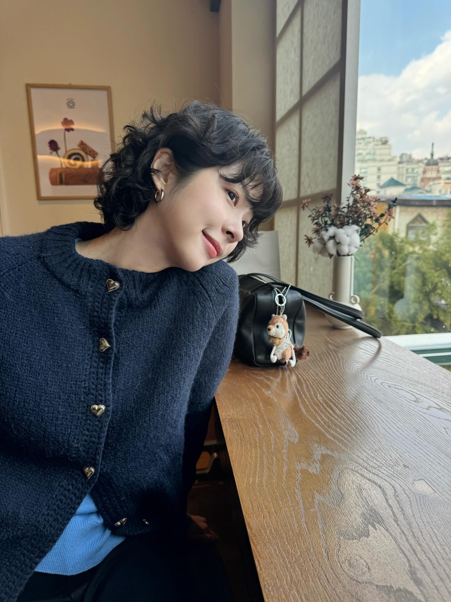 겨울 이너 레이어링은 가디건이지🧶
가디건 한 겹만 더해줘도 깔끔하고, 가볍게 입어도 든든해요🤍🖤 이미지2