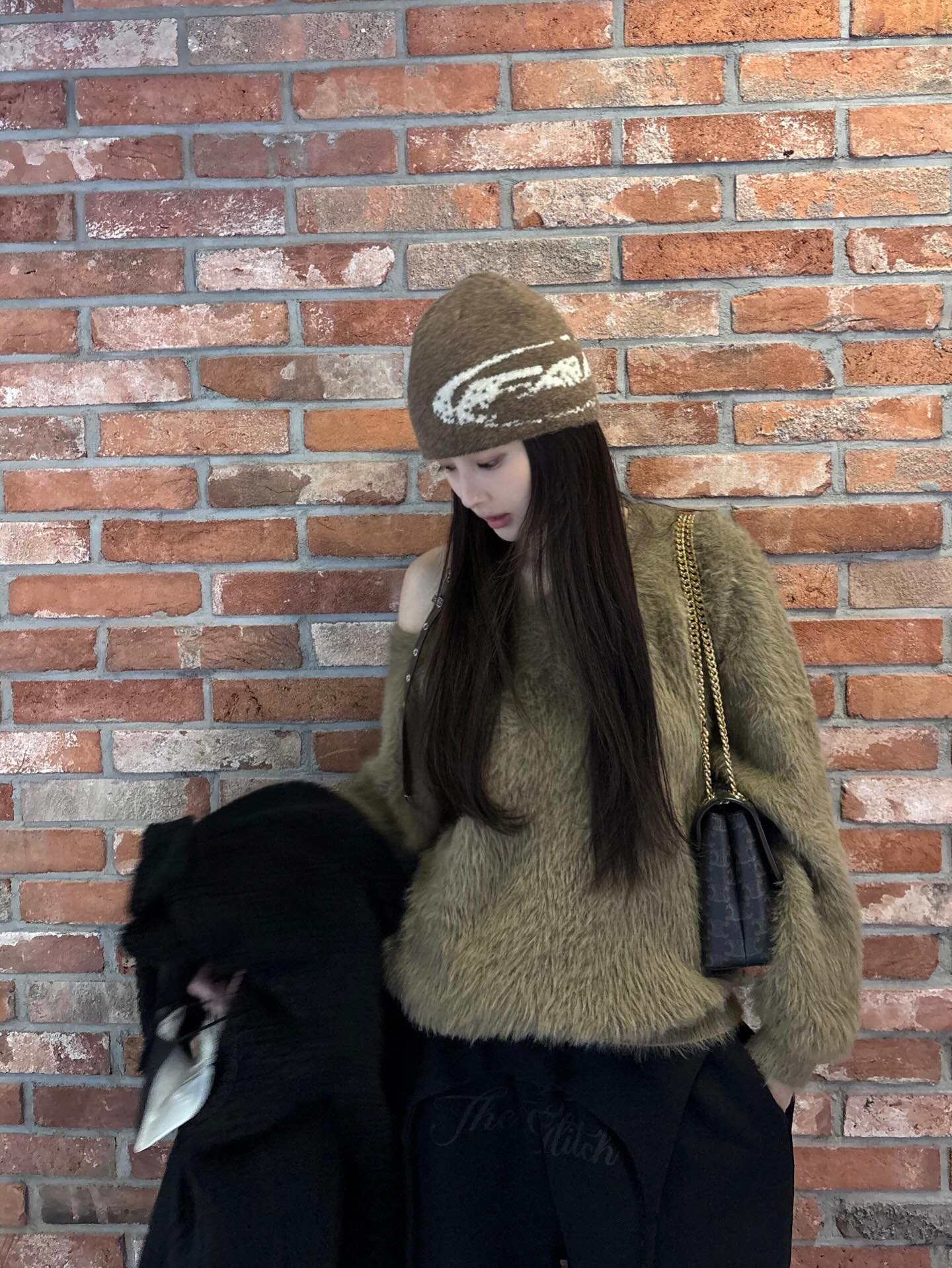 포인트 주기 좋은 겨울 아이템?👀
따뜻하고 스타일리시한 포인트는 역시 비니🌧️🩶 이미지2