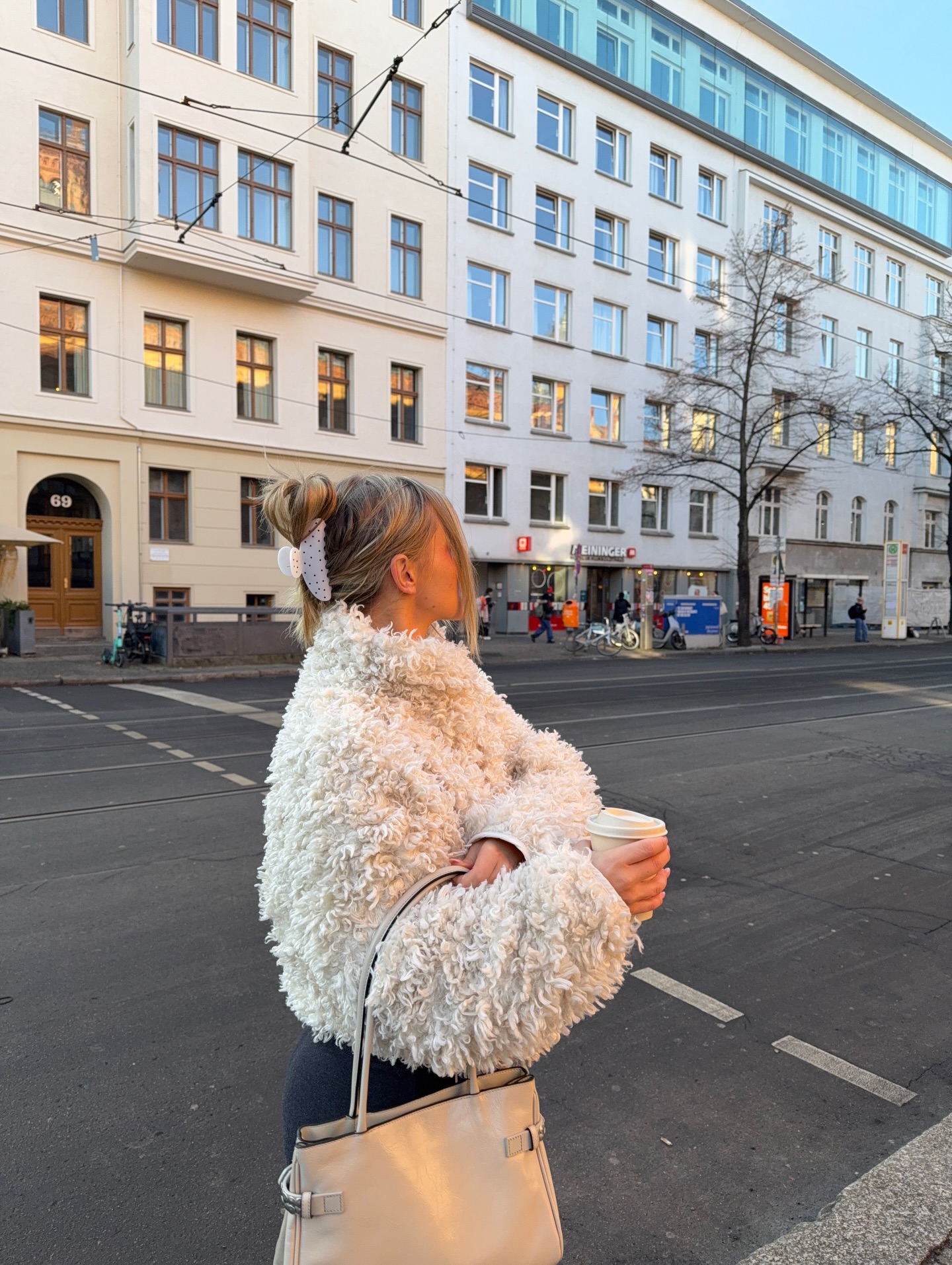 오늘 같이 추운 날엔 퍼자켓🧸
포근한 두께감으로 한파에도 따뜻하고 분위기는 고급스럽게✨ 이미지7