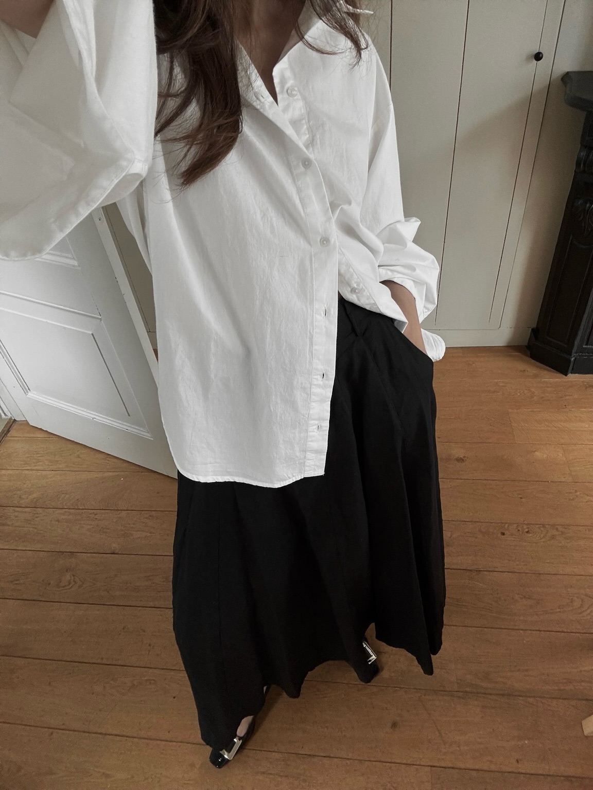 겨울룩에 빠지지 않는 롱스커트🖤
베이직한 블랙 롱스커트로 출근룩부터 데이트룩까지 완성👀🎶

 이미지5