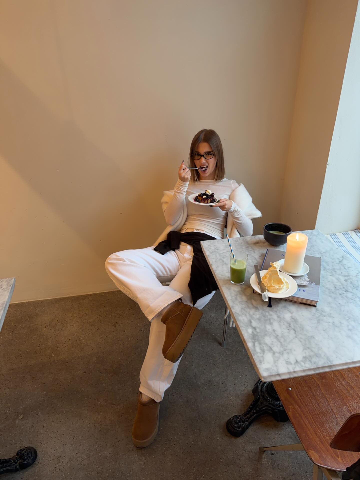 한 번 신으면 다른 거 못 신어🤎
겨울 내내 신는 스테디템 어그 부츠 ☃️🧸
 이미지4