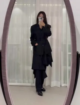 겨울에 스커트 입고 싶은 날엔🖤
팬츠랑 레이어드해 따뜻하게 완성하는 스칸트 코디✨ 이미지