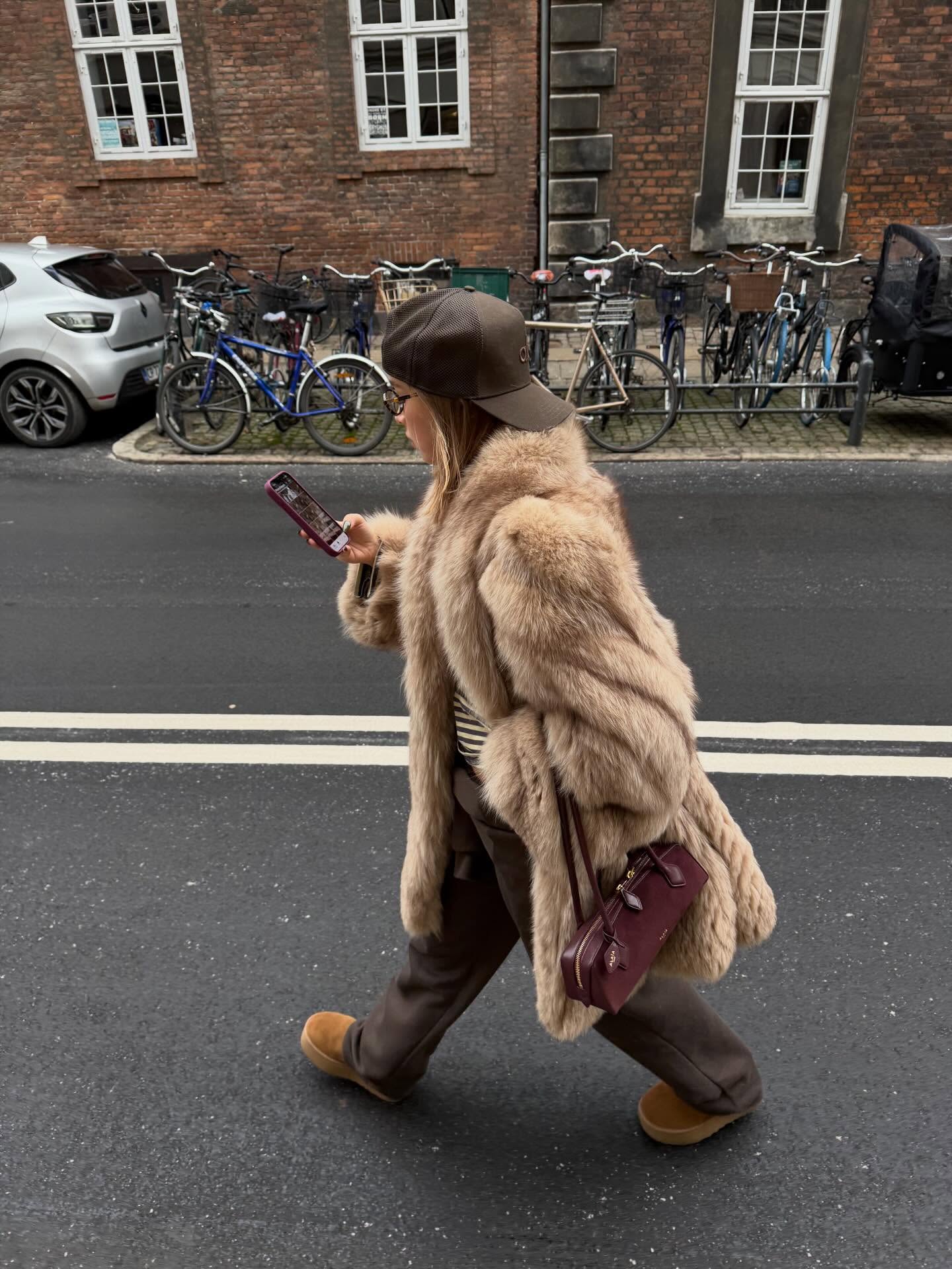 한 번 신으면 다른 거 못 신어🤎
겨울 내내 신는 스테디템 어그 부츠 ☃️🧸
 이미지7