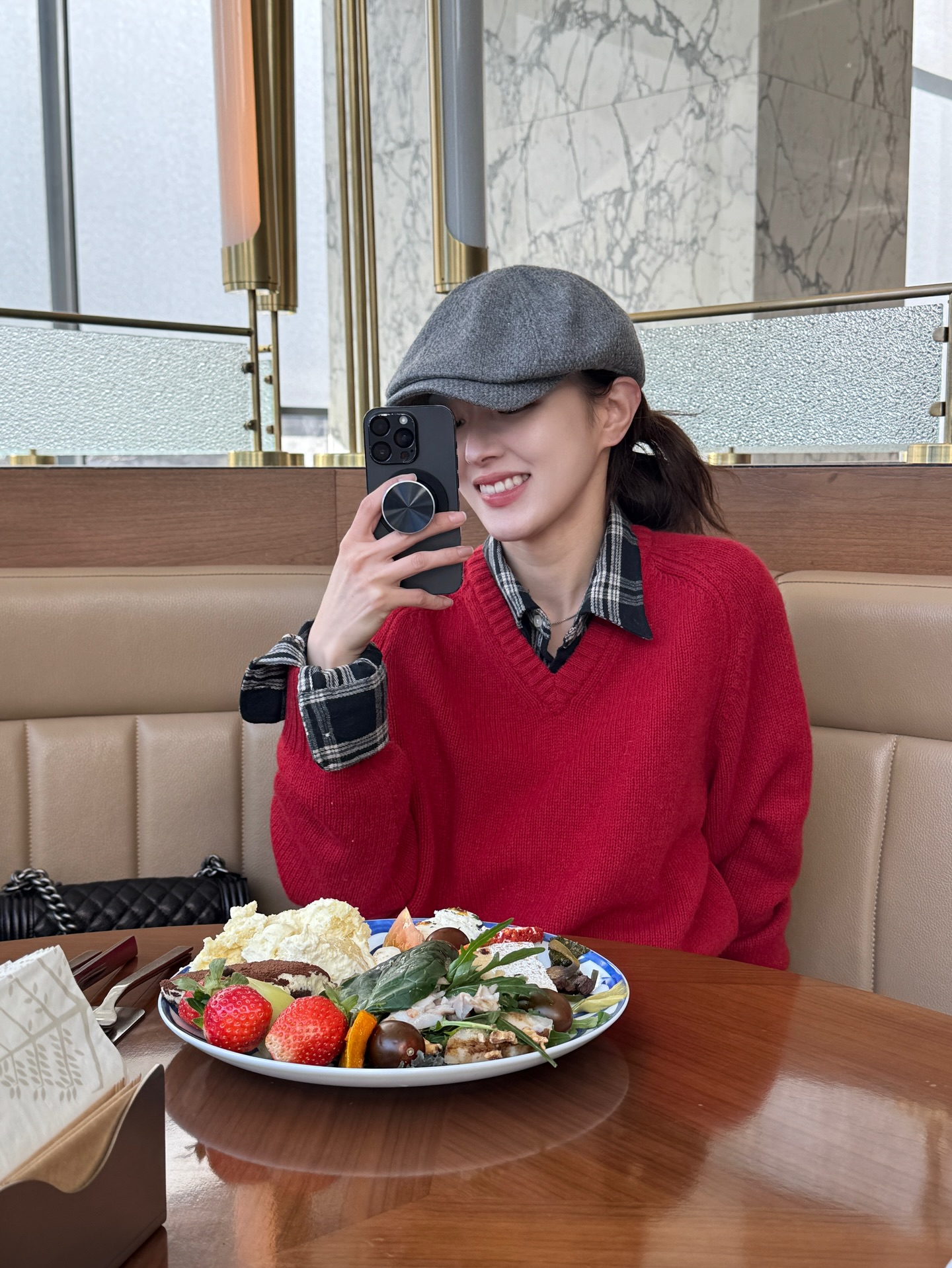 요즘 느좋녀들은 헌팅캡 써✨
이번 겨울, 분위기는 클래식하고 심플한 헌팅캡이 다 해줘🖤🎶 이미지2