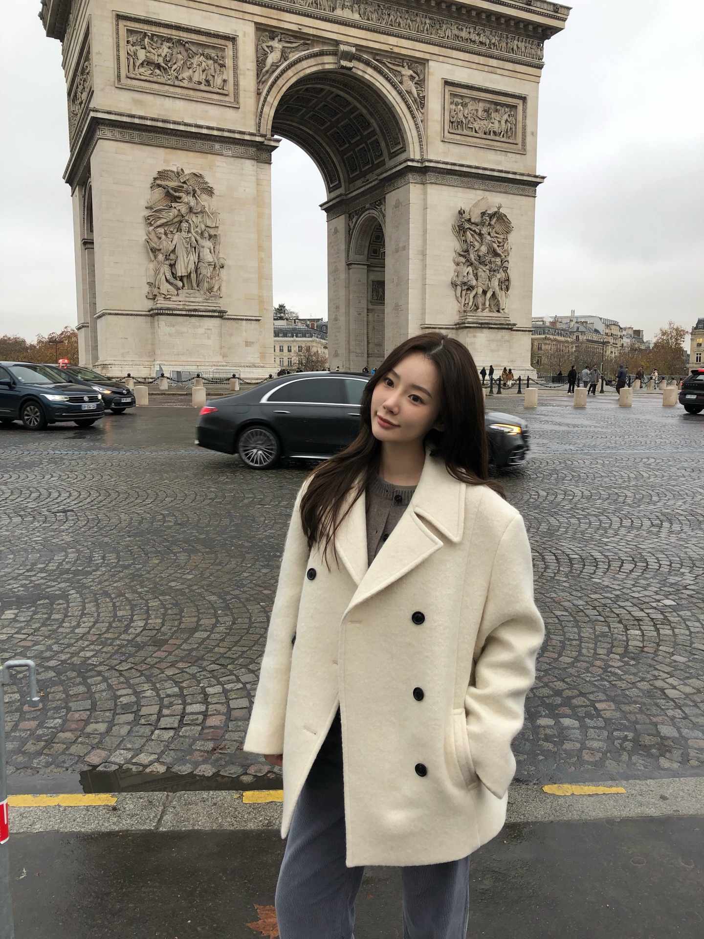 얼굴 톤 살아나는 화이트 숏 코트🌨️
블랙 코트만 입지말고 화이트 숏 코트로 산뜻하고 화사하게🫧🐇 이미지5