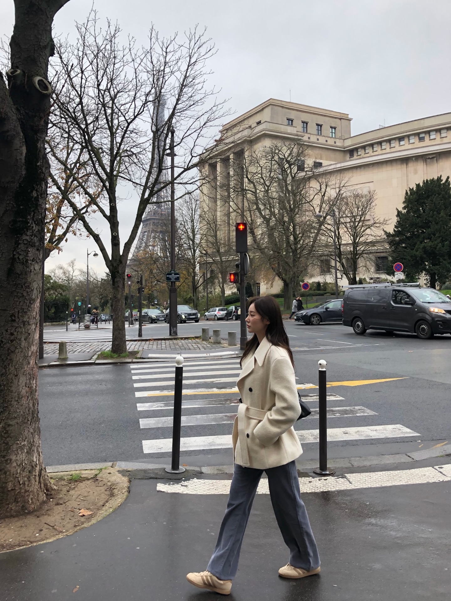 얼굴 톤 살아나는 화이트 숏 코트🌨️
블랙 코트만 입지말고 화이트 숏 코트로 산뜻하고 화사하게🫧🐇 이미지6