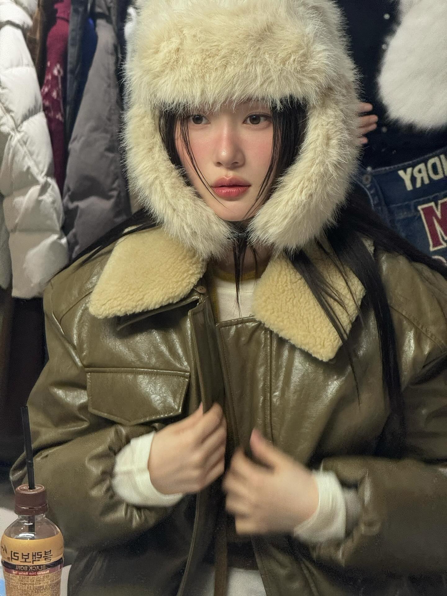 예쁘고 따뜻한 무스탕 찾는다면🧸
데일리부터 여행룩까지 입기 좋은 무스탕 코디 참고해보세요🤎 이미지5