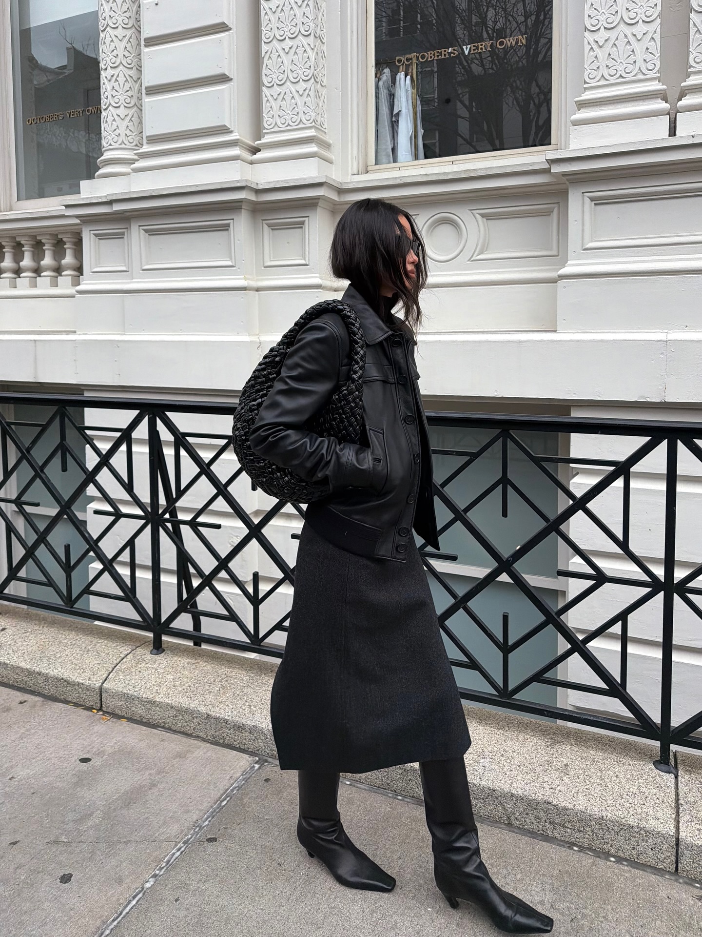 겨울룩에 빠지지 않는 롱스커트🖤
베이직한 블랙 롱스커트로 출근룩부터 데이트룩까지 완성👀🎶

 이미지6