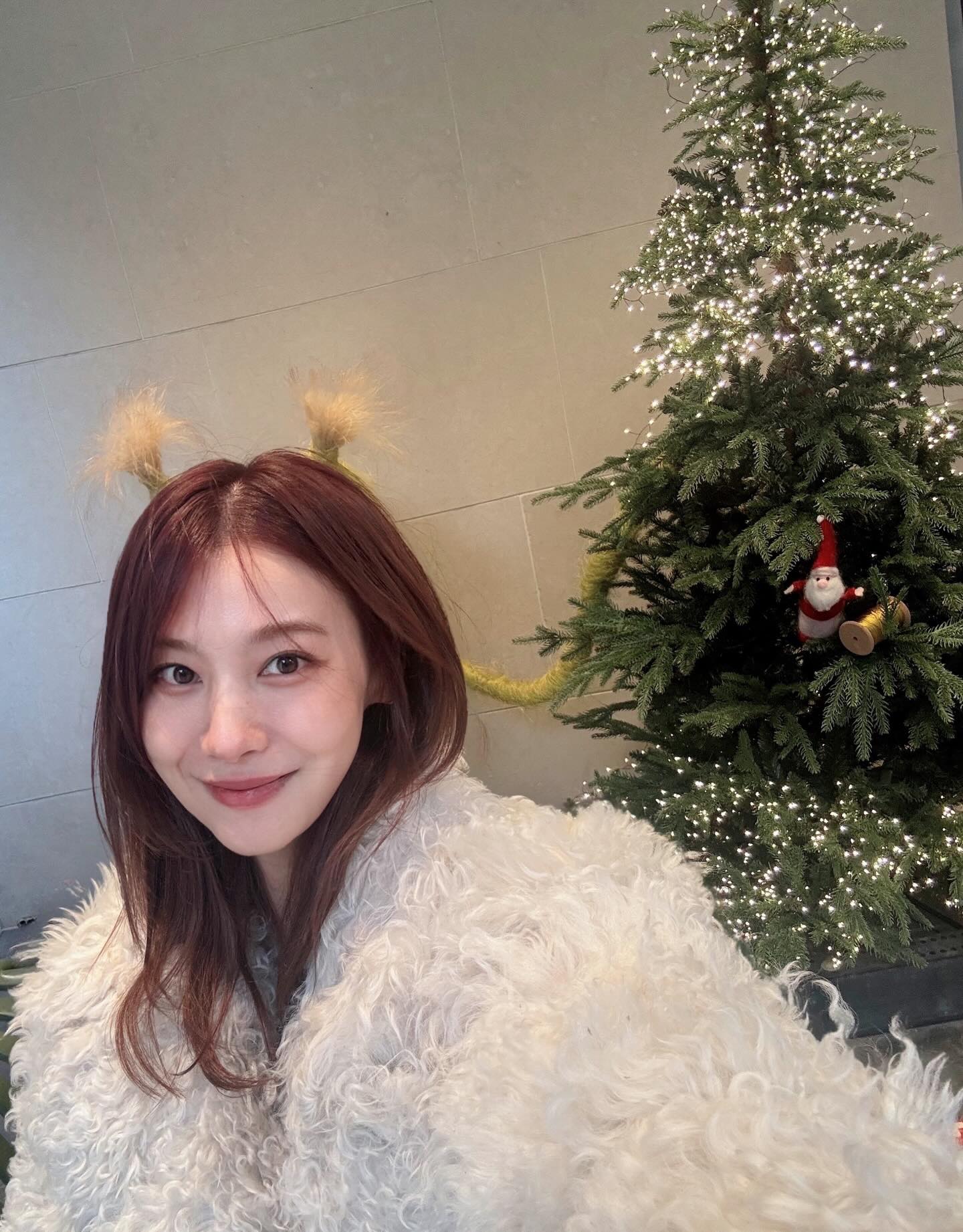 올해도 돌아온 퍼자켓 시즌🧸
셀럽들도 빠진 퍼자켓, 겨울 데일리룩에 바로 써먹자🤎 이미지4