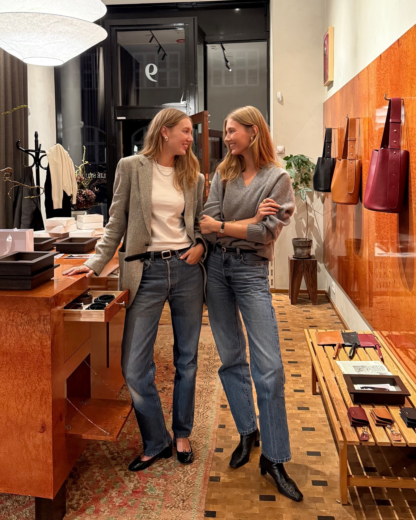 확신의 겨울 아우터? 울 블레이저💼
직장인 필수템 블레이저💡🔍겨울엔 울 블레이저 코트로 따뜻하게
이미지1