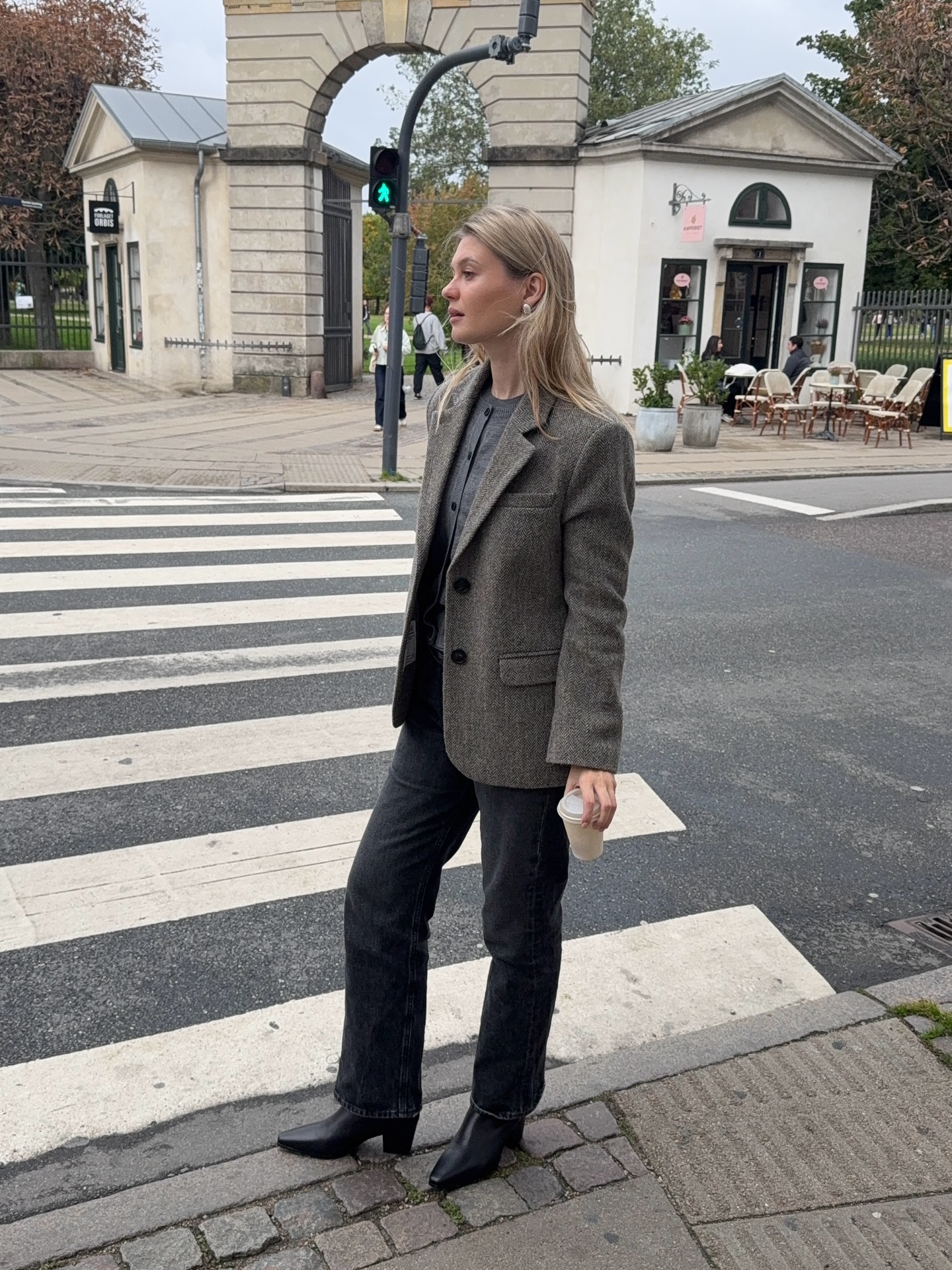 확신의 겨울 아우터? 울 블레이저💼
직장인 필수템 블레이저💡🔍겨울엔 울 블레이저 코트로 따뜻하게
이미지3