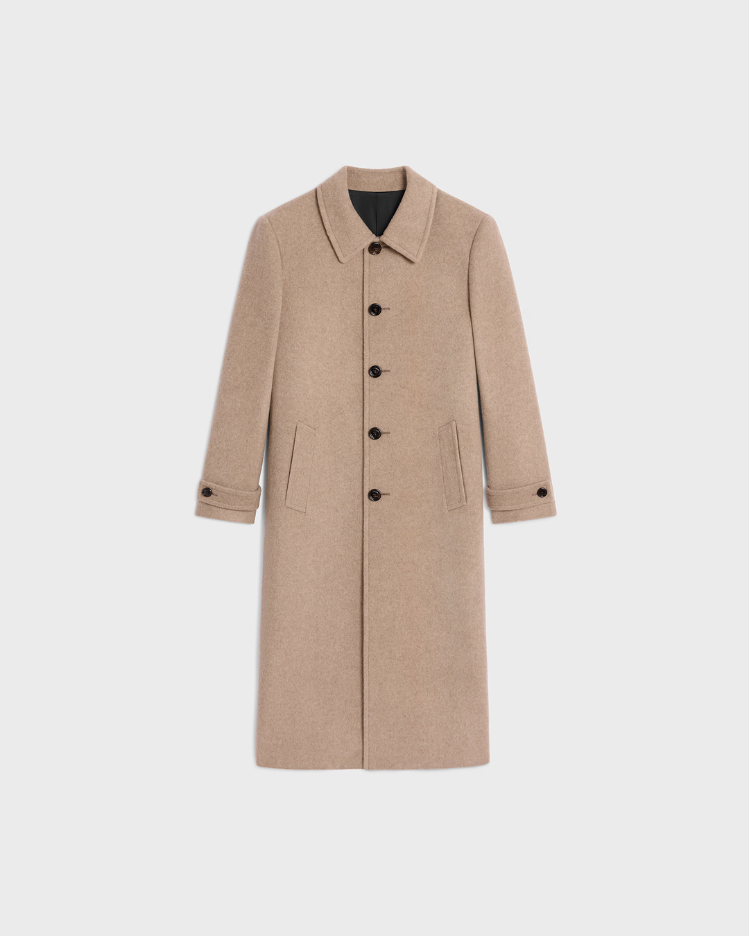 겨울 무드 꽉꽉 채운 정려원룩🤍
담백한 겨울 분위기 좋아하면 여기서 다 해결 가능☕️🤎

겨울 분위기 살려줄 아이템들, 지금 바로 소개해드릴게요.

1. 셀린느 수트 코트, 800만 원대
클래식한 실루엣과 캐시미어 소재의 롱코트입니다. 셔츠 칼라와 혼 버튼 디테일이 더해져 단정하고 고급스러운 분위기를 완성해줍니다.

2. 셀린느 스몰 뉴 러기지, 400만 원대
부드러운 램스킨 소재가 특징인 스몰 러기지 백입니다. 지퍼 포켓 디테일이 더해져 클래식하고 세련된 포인트를 만들어주는데요. 숄더나 크로스백으로 다양하게 활용할 수 있습니다.

3. 르메르 수리 클래식 더비, 70만 원대
나파 양가죽으로 만들어진 더비 슈즈입니다. 가죽을 접어 만든 미니멀한 실루엣과 스퀘어 토, 쿠반 힐이 특징인데요. 5.5cm 힐 높이로 롱코트나 스커트와 함께 매치해 편안하게 스타일링할 수 있습니다. 이미지3