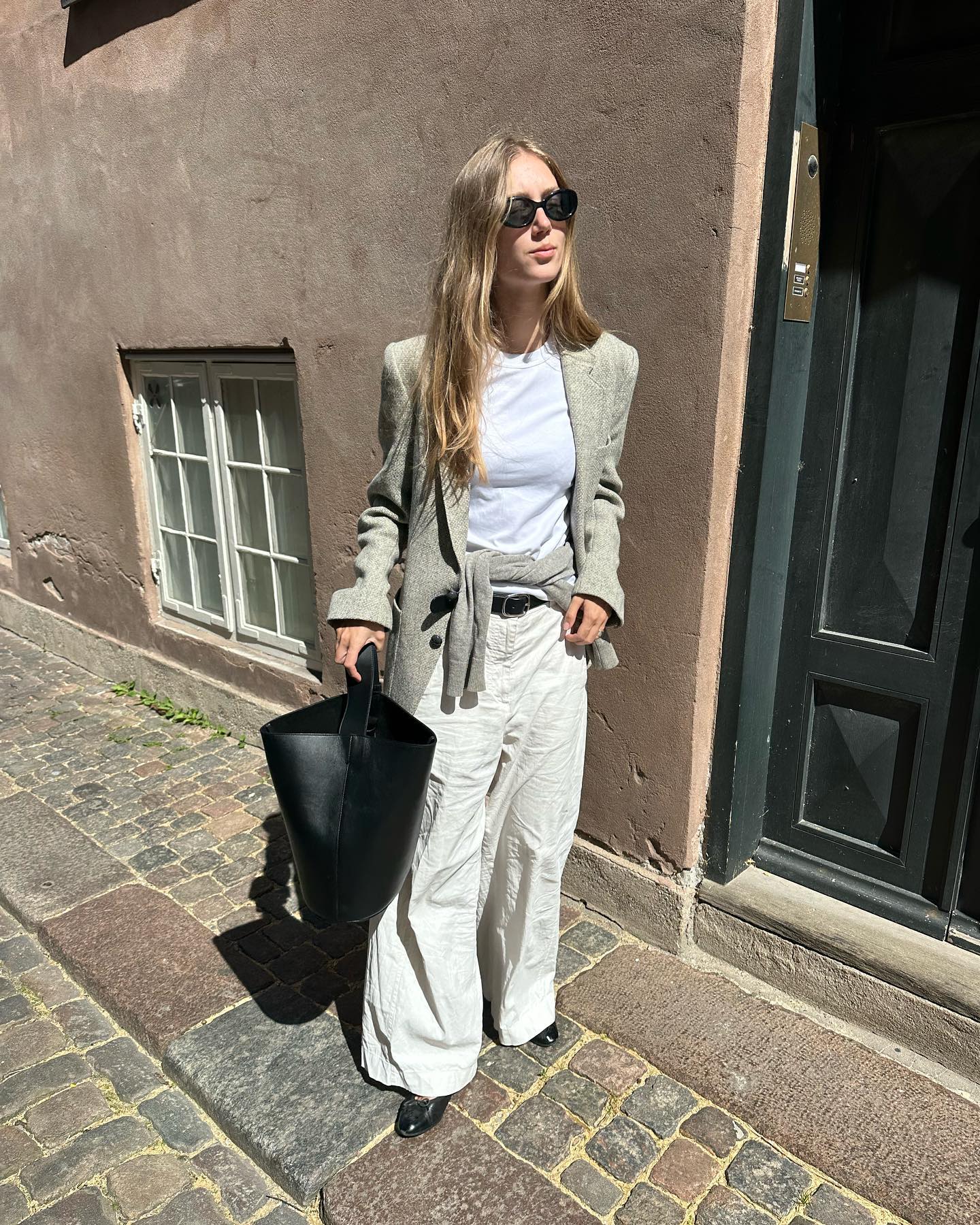 직장인도 입기 좋은 화이트 팬츠🤍
칙칙한 겨울룩에 미니멀하고 산뜻한 화이트 팬츠 더해보자✨🧚🏻 이미지6