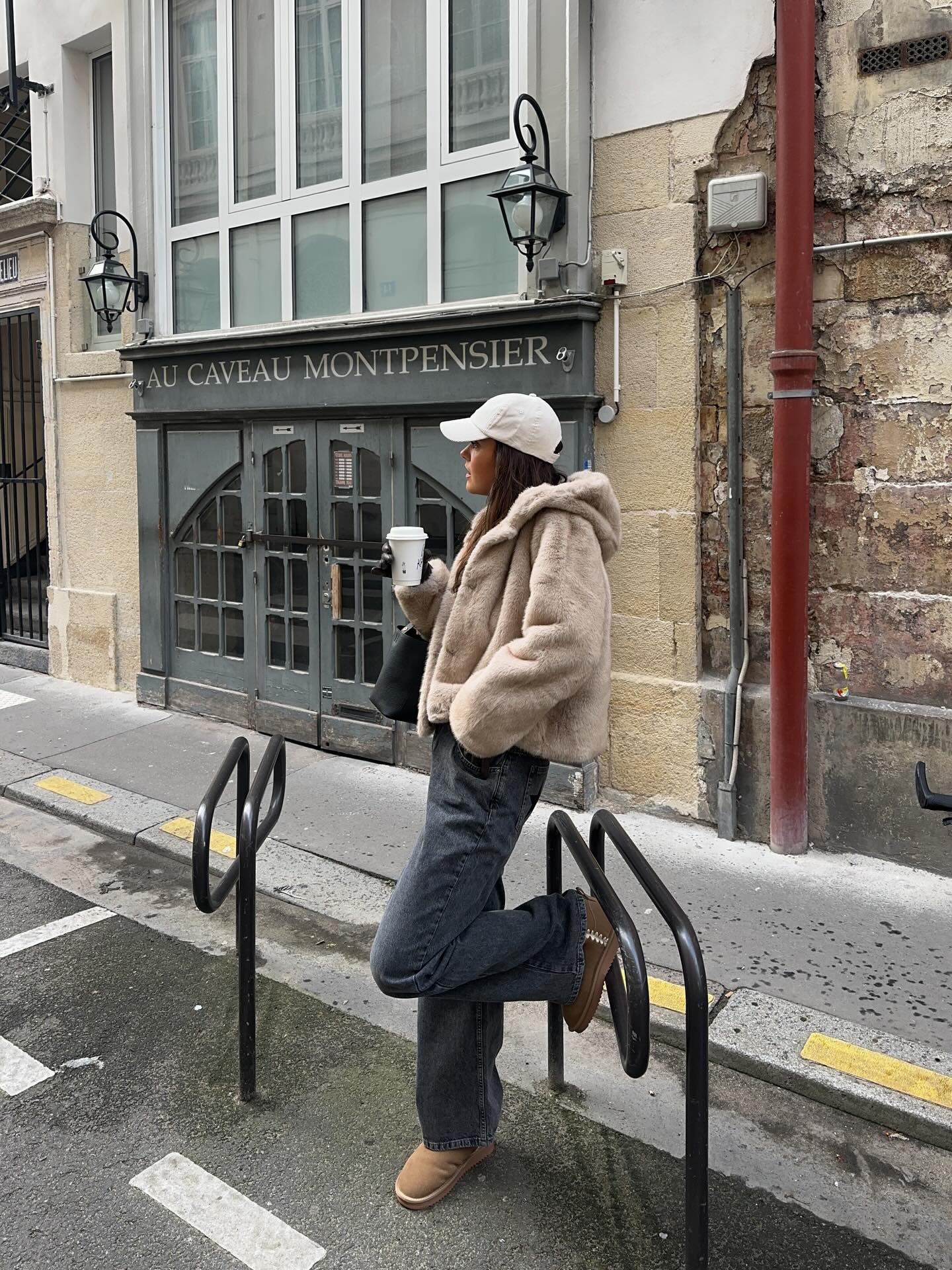 한 번 신으면 다른 거 못 신어🤎
겨울 내내 신는 스테디템 어그 부츠 ☃️🧸
 이미지3