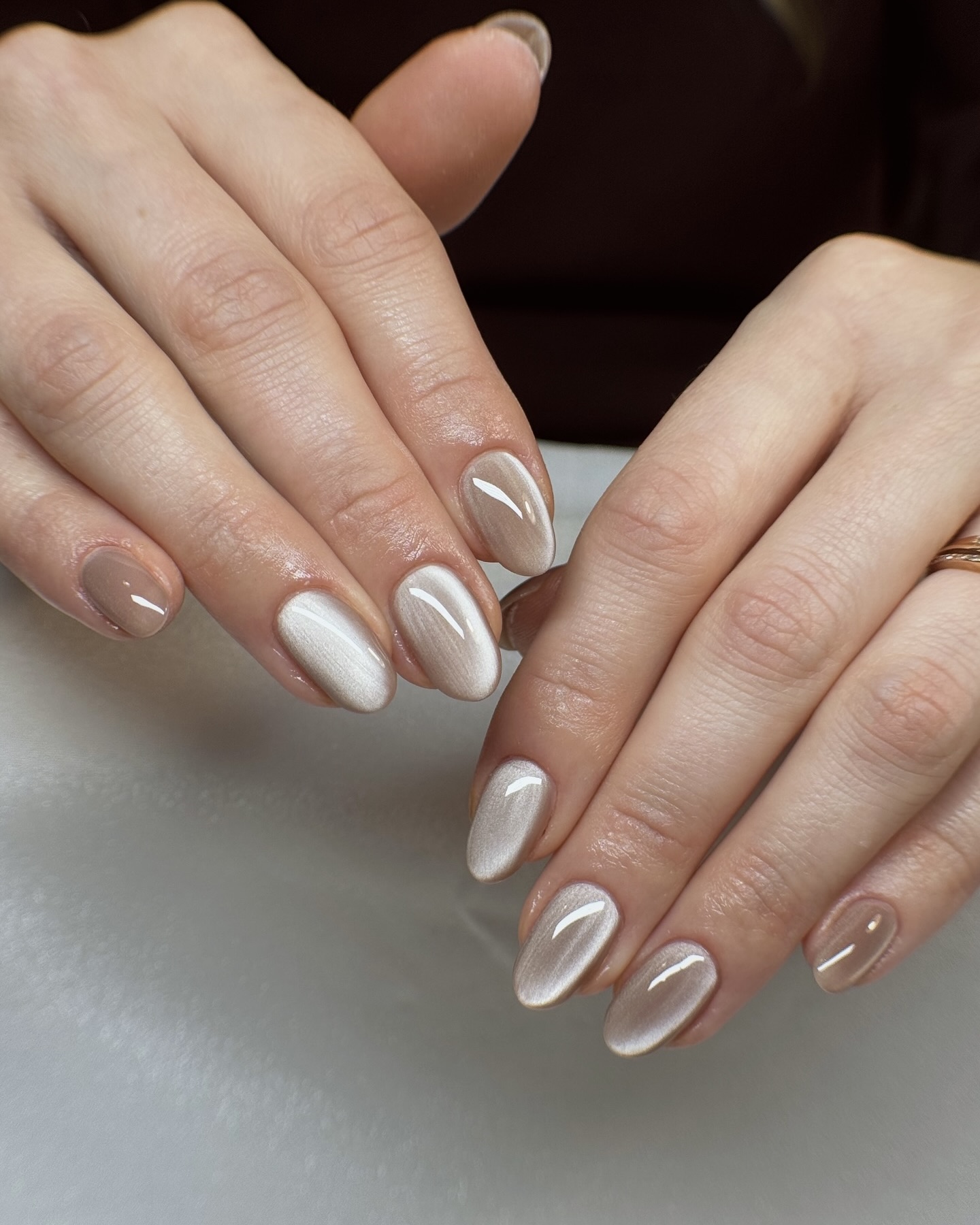 연말엔 자석 네일로 손끝도 반짝✨
각도에 따라 분위기가 다른 오묘한 자석 네일로 연말 준비🎄🫧 이미지7