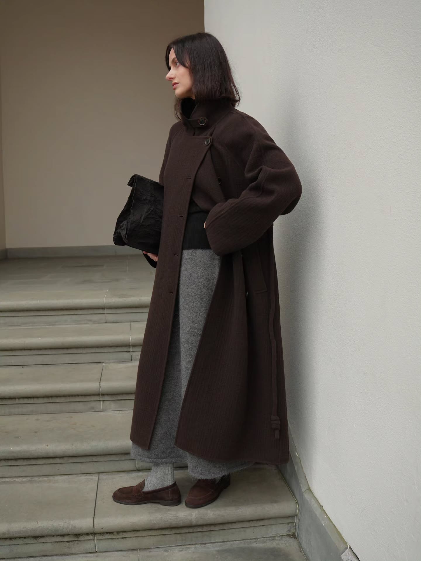 찬 공기엔 고민 없이 하이넥 코트🧥
거추장스러운 목도리 대신 하이넥 코트로 목 사수하자🥶 ❄️  이미지5