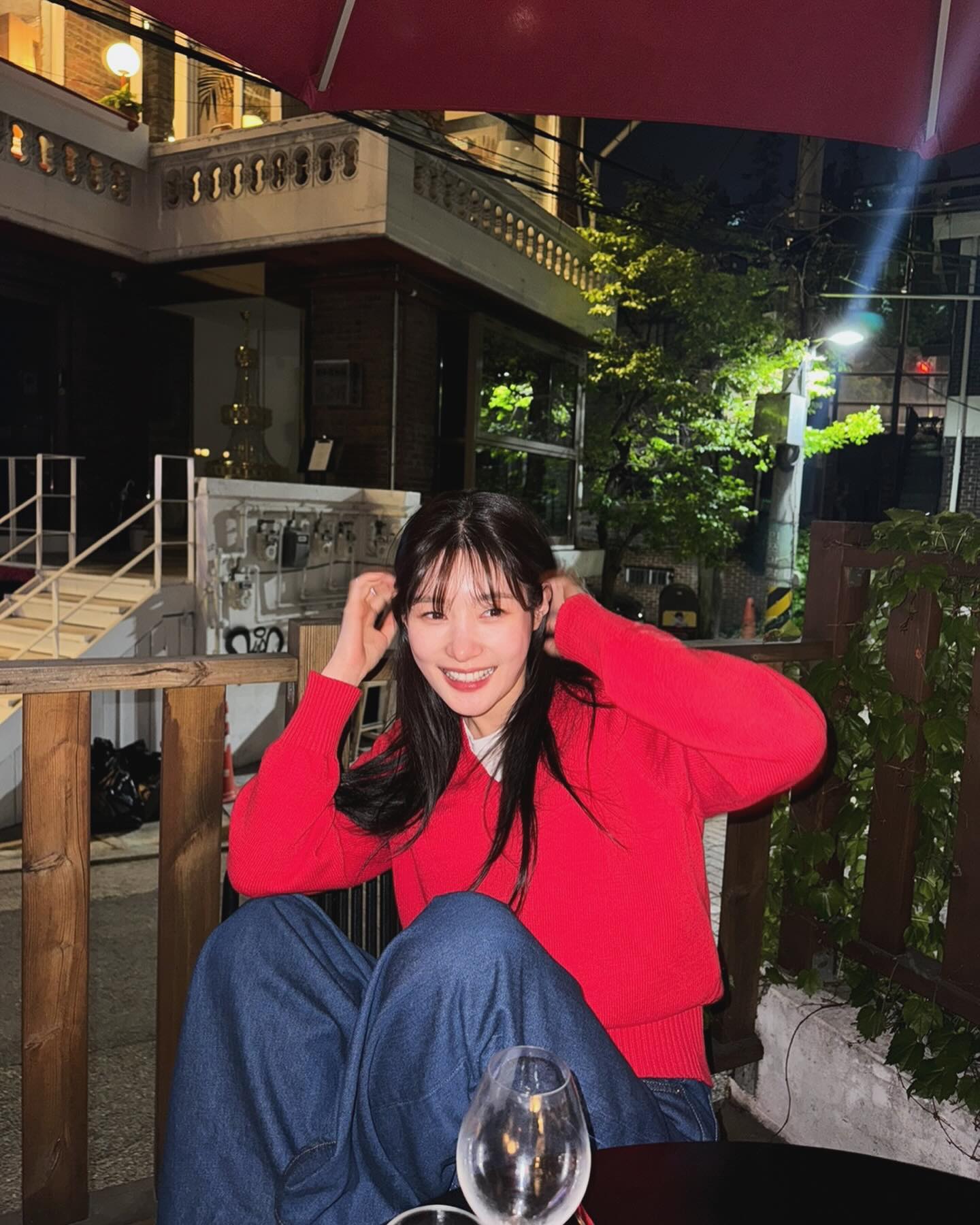 겨울 데일리룩에 빠지지 않는 데님👖
아우터 바뀔 때마다 꺼내 입게 되는 데님 팬츠는 필수템이야💙🩵 이미지2