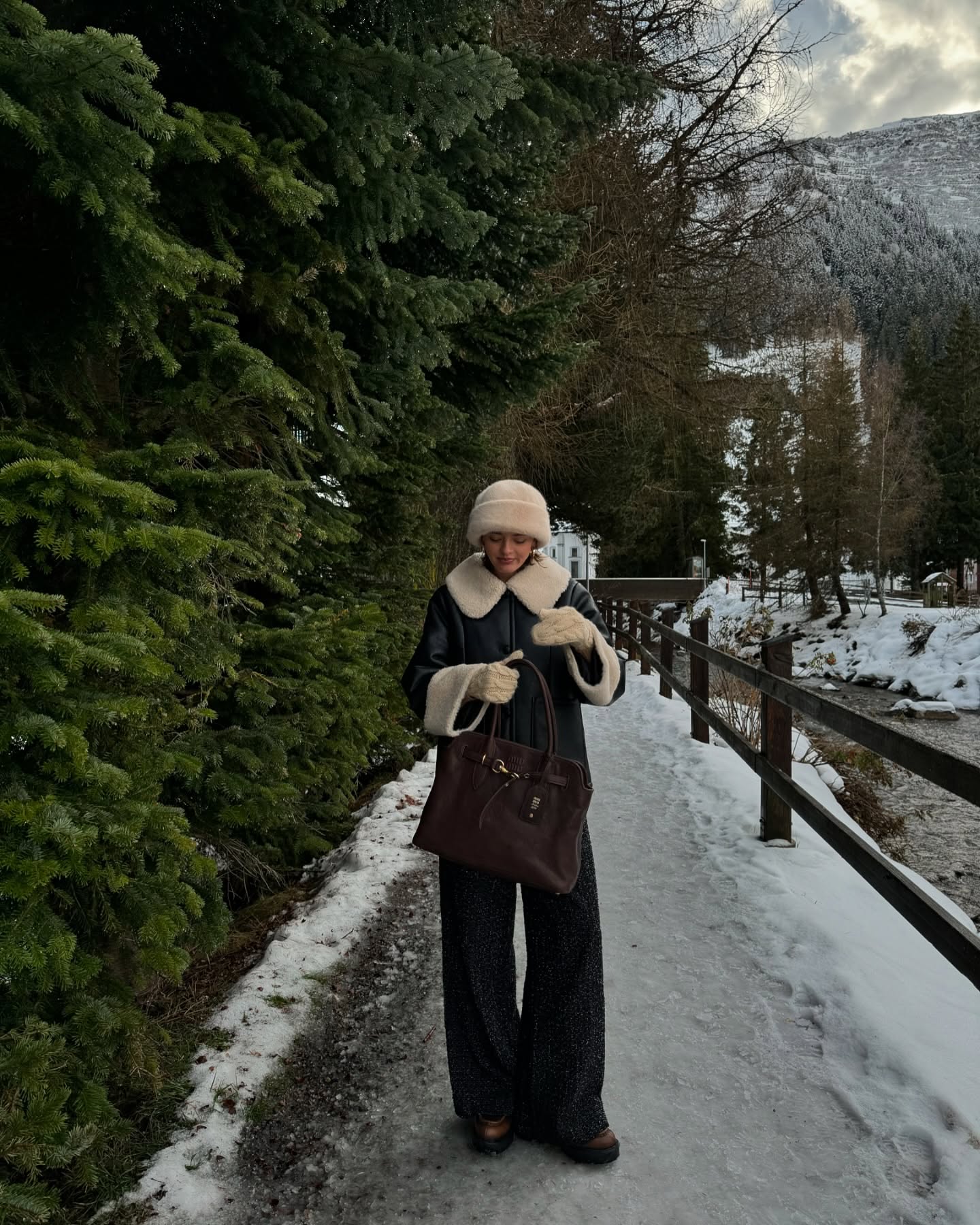 겨울엔 패딩, 코트 말고 무스탕🧚🏻
춥다고 패딩만 고집하지 말고🤎🐻포근한 무스탕으로 따뜻하게 이미지7