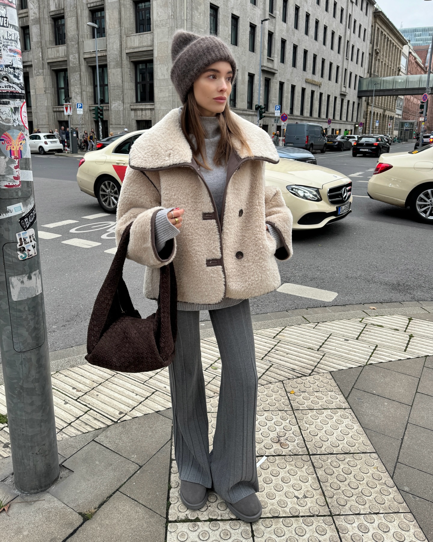 겨울엔 패딩, 코트 말고 무스탕🧚🏻
춥다고 패딩만 고집하지 말고🤎🐻포근한 무스탕으로 따뜻하게 이미지6