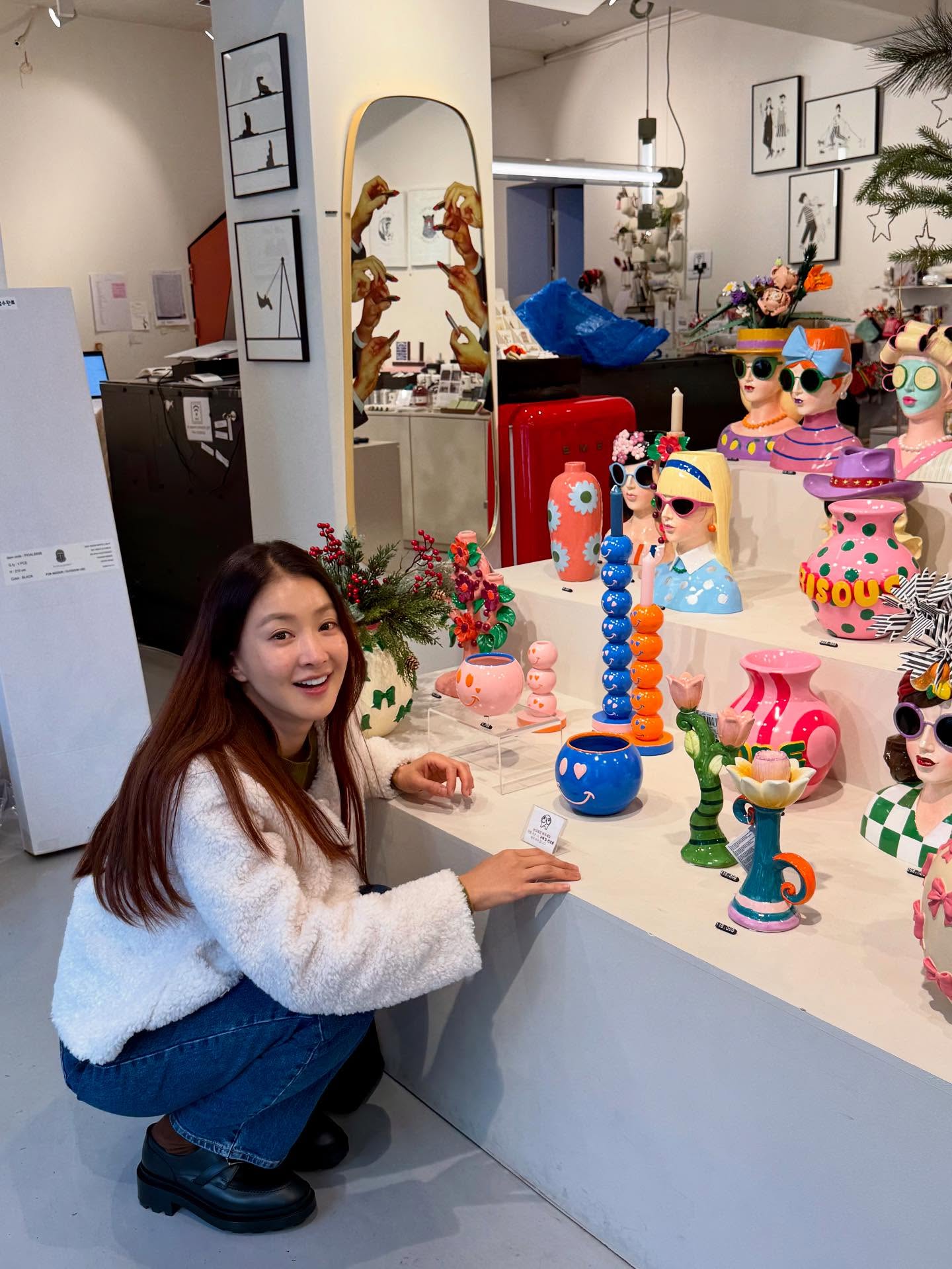 겨울 데일리룩에 빠지지 않는 데님👖
아우터 바뀔 때마다 꺼내 입게 되는 데님 팬츠는 필수템이야💙🩵 이미지5