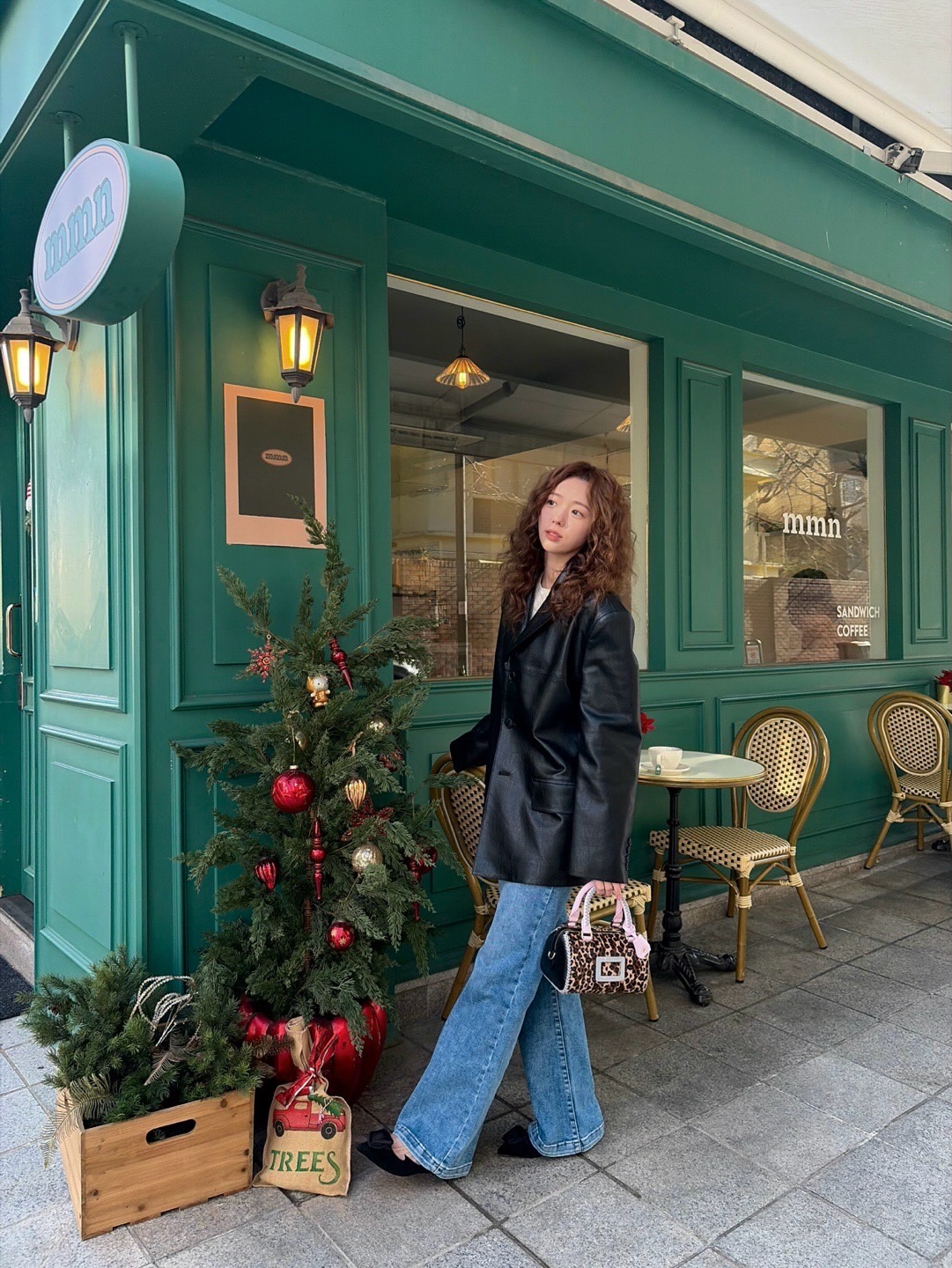 겨울 데일리룩에 빠지지 않는 데님👖
아우터 바뀔 때마다 꺼내 입게 되는 데님 팬츠는 필수템이야💙🩵 이미지6