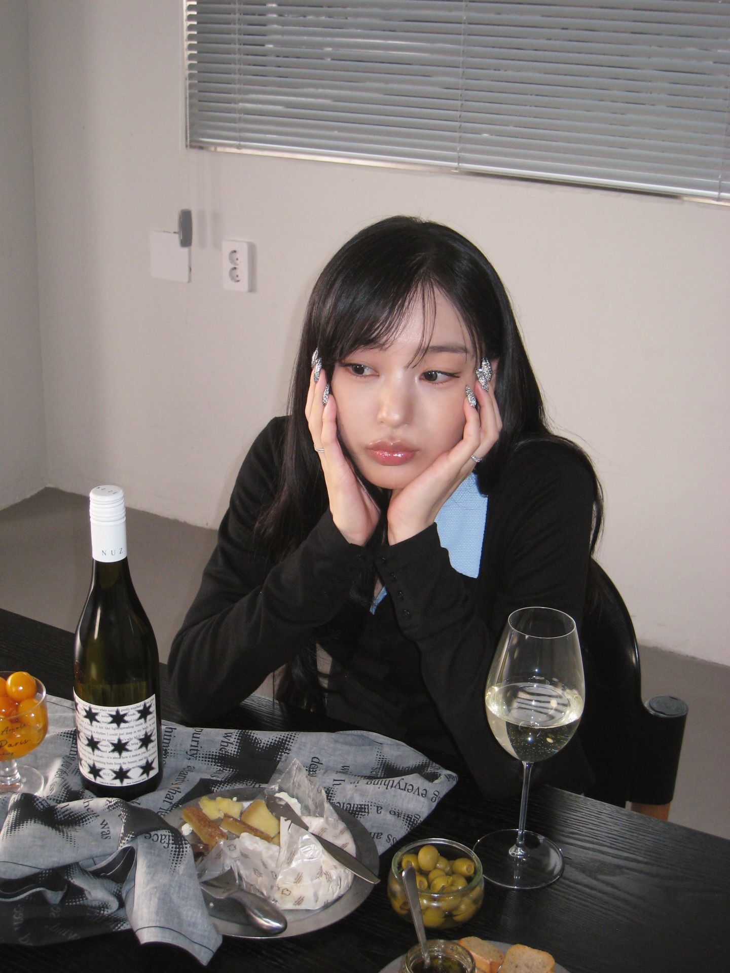 앞머리 고민 시즌 또 왔다💇♀️
1년에 한 번씩 찾아오는 앞머리 고민👀🖤 이미지5