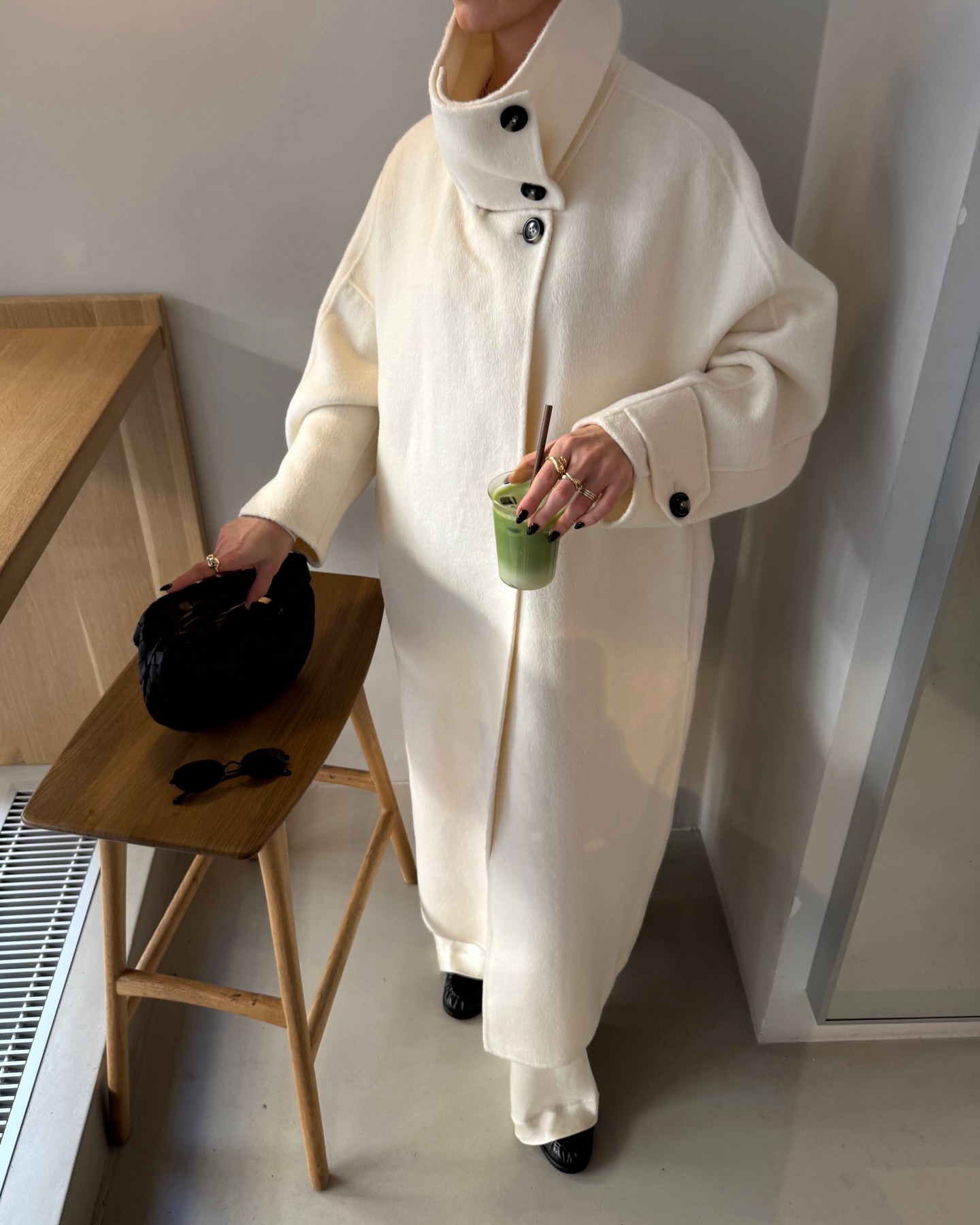 찬 공기엔 고민 없이 하이넥 코트🧥
거추장스러운 목도리 대신 하이넥 코트로 목 사수하자🥶 ❄️  이미지3