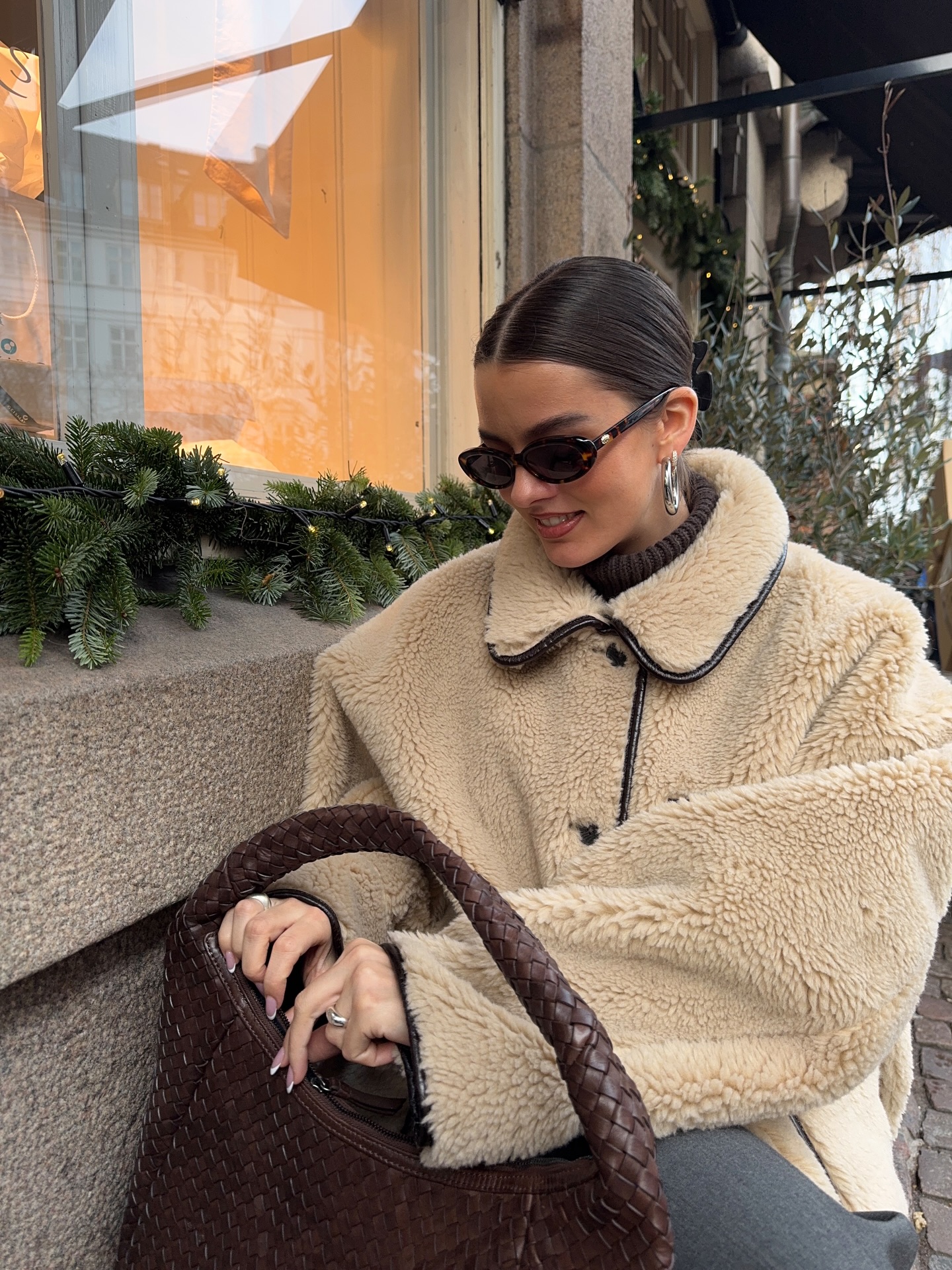 겨울엔 패딩, 코트 말고 무스탕🧚🏻
춥다고 패딩만 고집하지 말고🤎🐻포근한 무스탕으로 따뜻하게 이미지3