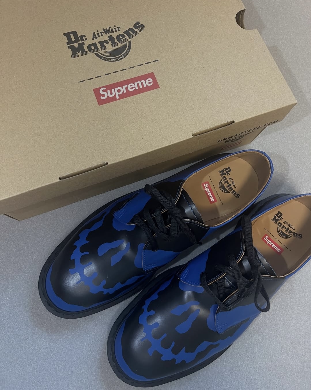 해골 프린팅된 슈프림 x 닥터마틴👞 이미지6